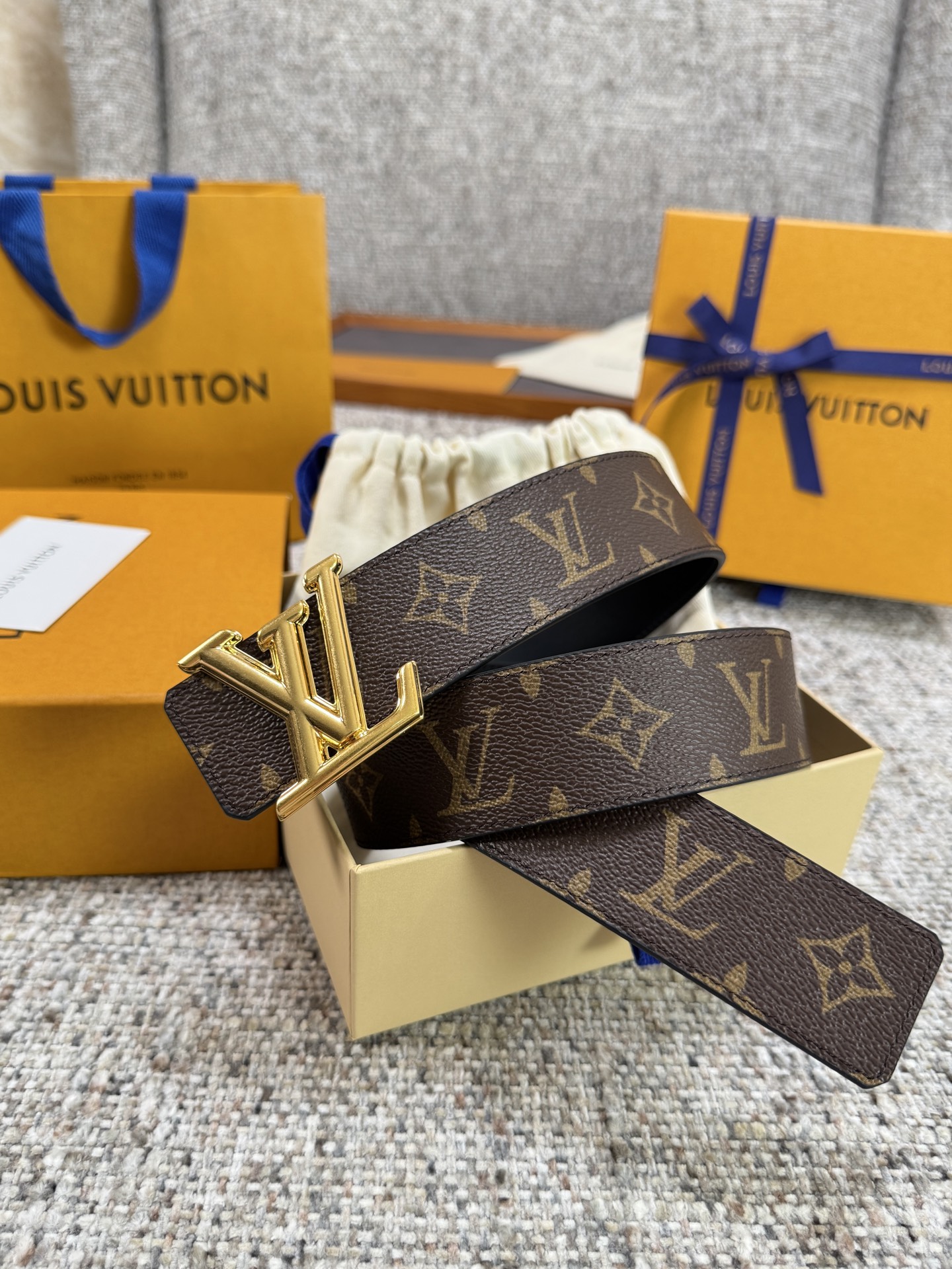 Louis Vuitton LV腰带 PVC皮底系列 原厂五金 精致手工绘边 柔软舒适 宽4.0