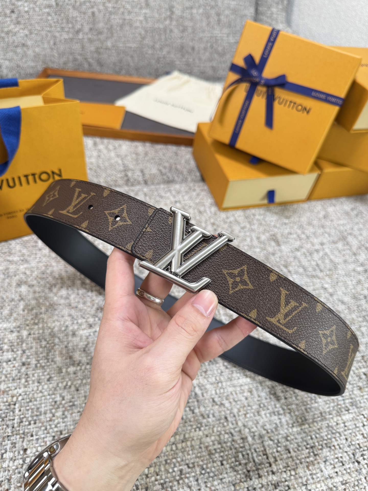 Louis Vuitton LV腰带 PVC皮底系列 原厂五金 精致手工绘边 柔软舒适 宽4.0