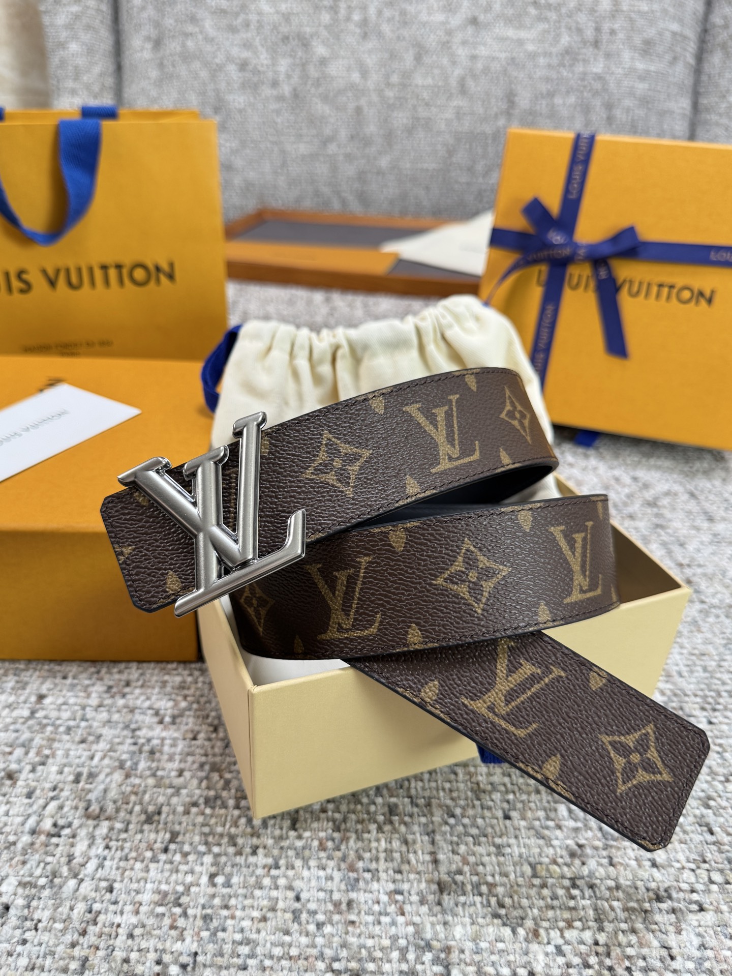Louis Vuitton LV腰带 PVC皮底系列 原厂五金 精致手工绘边 柔软舒适 宽4.0