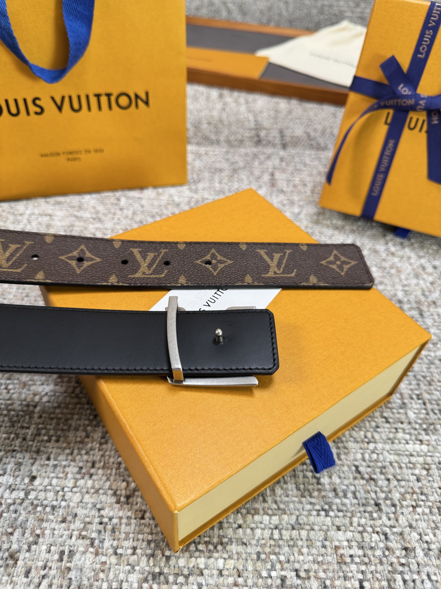Louis Vuitton LV腰带 PVC皮底系列 原厂五金 精致手工绘边 柔软舒适 宽4.0