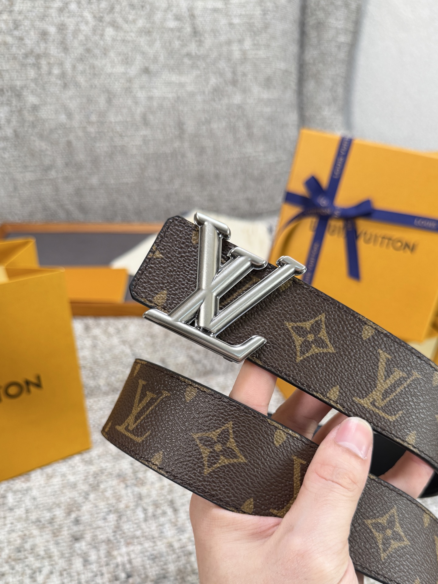 Louis Vuitton LV腰带 PVC皮底系列 原厂五金 精致手工绘边 柔软舒适 宽4.0