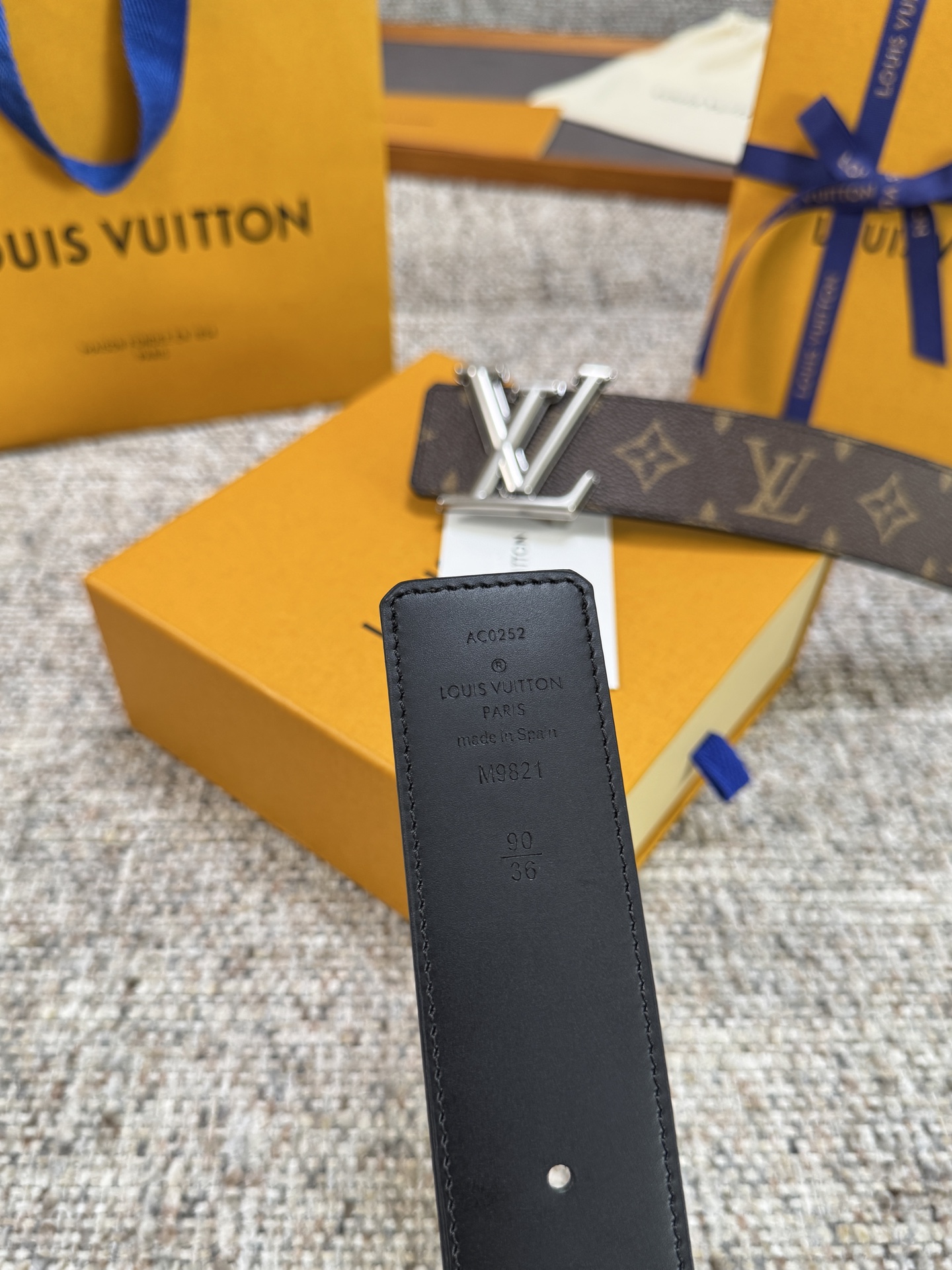 Louis Vuitton LV腰带 PVC皮底系列 原厂五金 精致手工绘边 柔软舒适 宽4.0