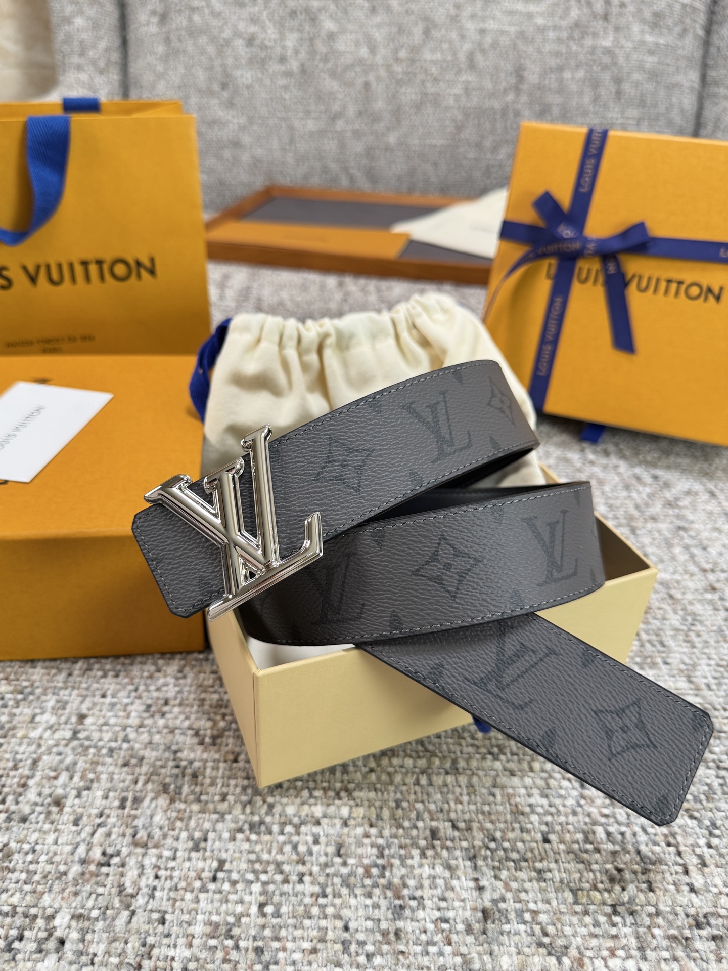 Louis Vuitton LV腰带 PVC皮底系列 原厂五金 精致手工绘边 柔软舒适 宽4.0