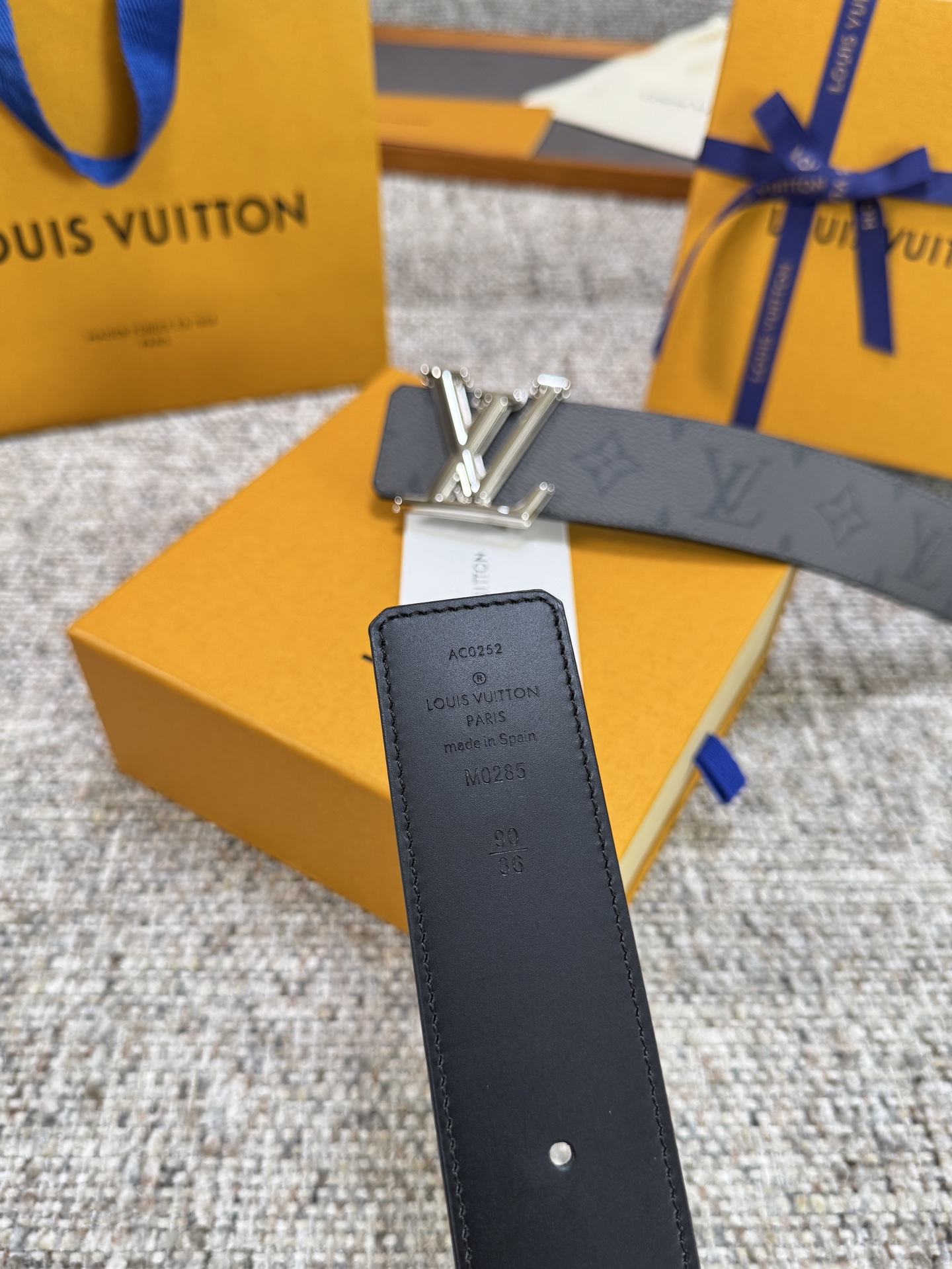 Louis Vuitton LV腰带 PVC皮底系列 原厂五金 精致手工绘边 柔软舒适 宽4.0