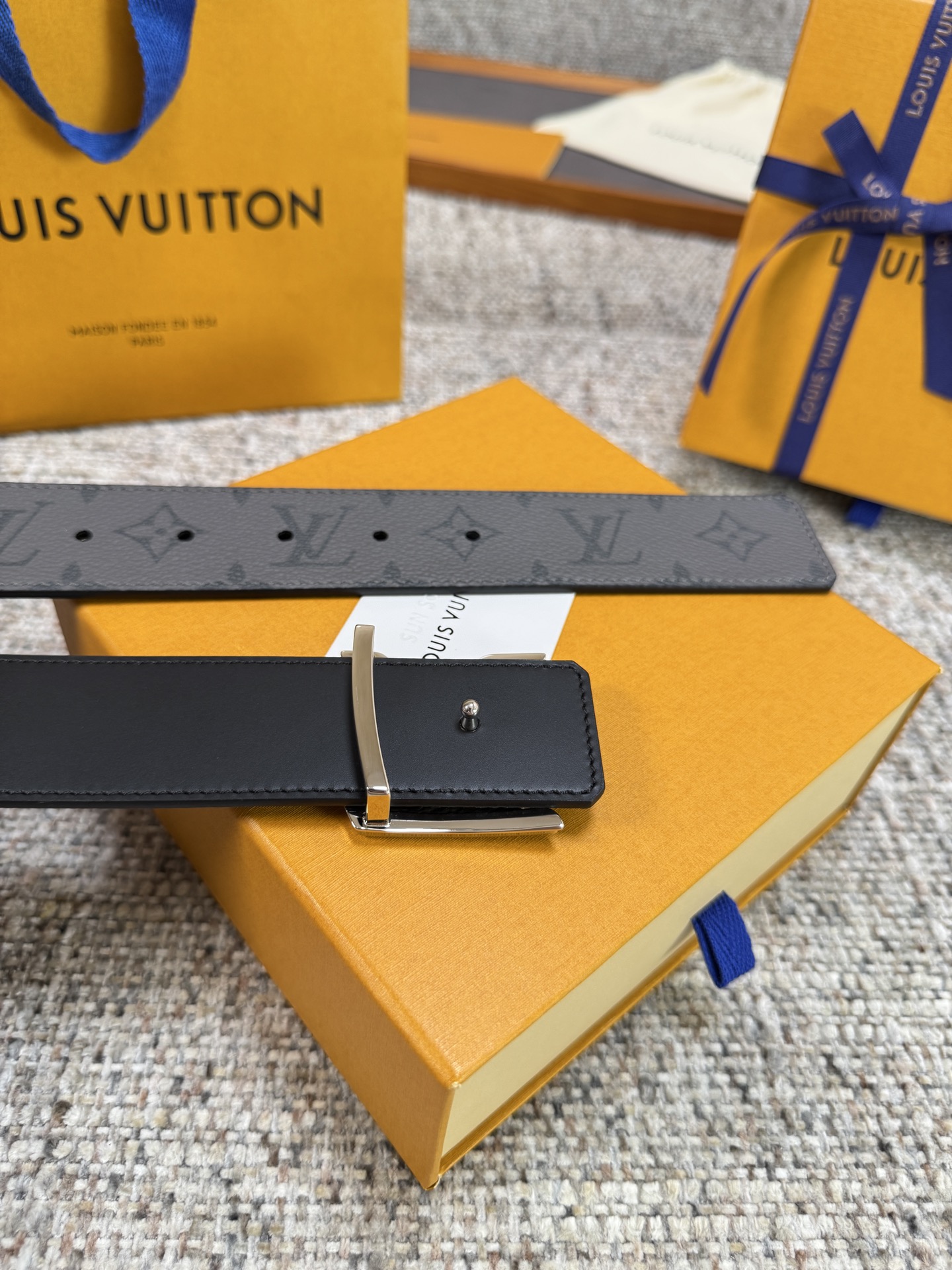 Louis Vuitton LV腰带 PVC皮底系列 原厂五金 精致手工绘边 柔软舒适 宽4.0