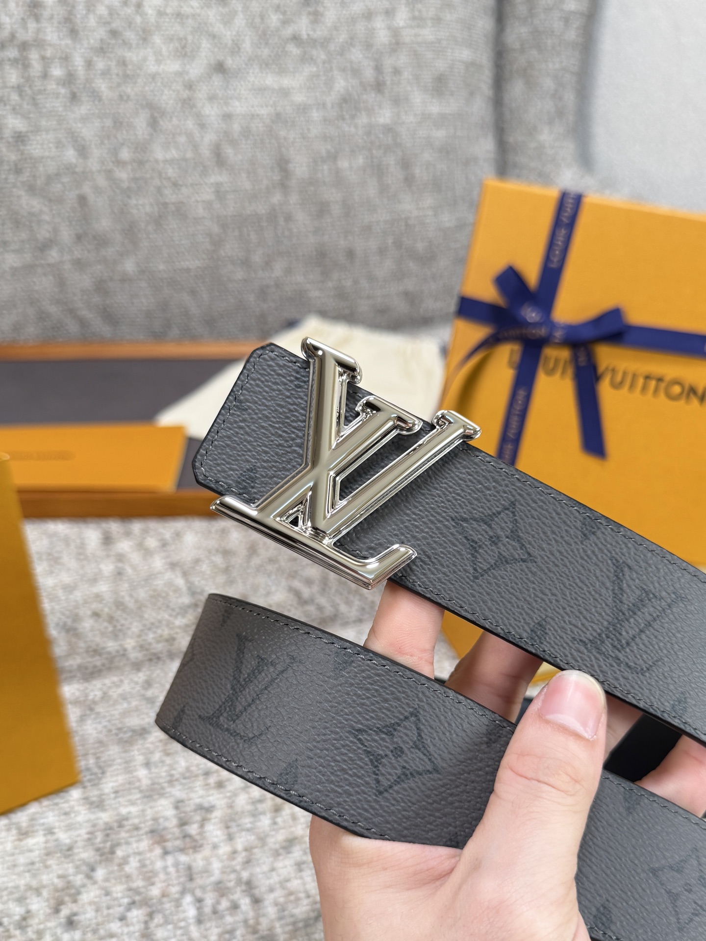 Louis Vuitton LV腰带 PVC皮底系列 原厂五金 精致手工绘边 柔软舒适 宽4.0