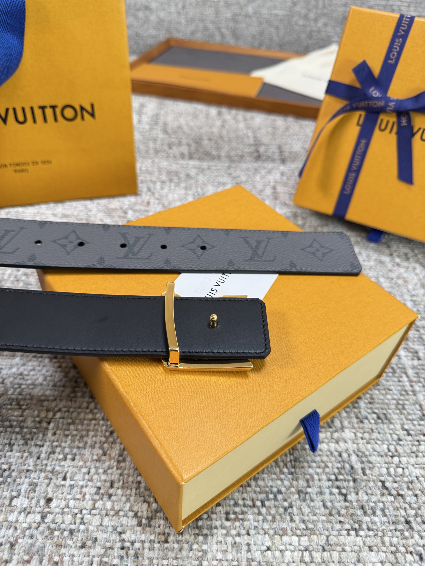 Louis Vuitton LV腰带 PVC皮底系列 原厂五金 精致手工绘边 柔软舒适 宽4.0