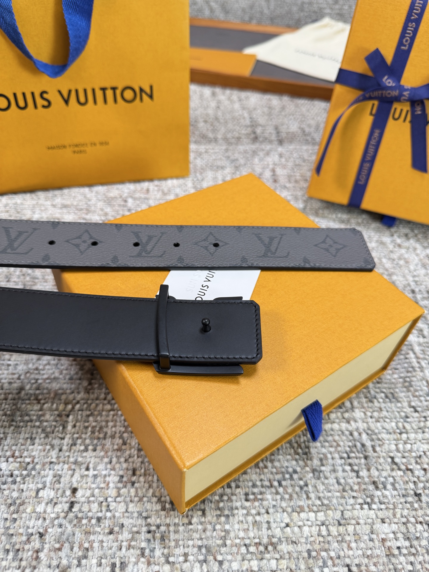 Louis Vuitton LV腰带 PVC皮底系列 原厂五金 精致手工绘边 柔软舒适 宽4.0