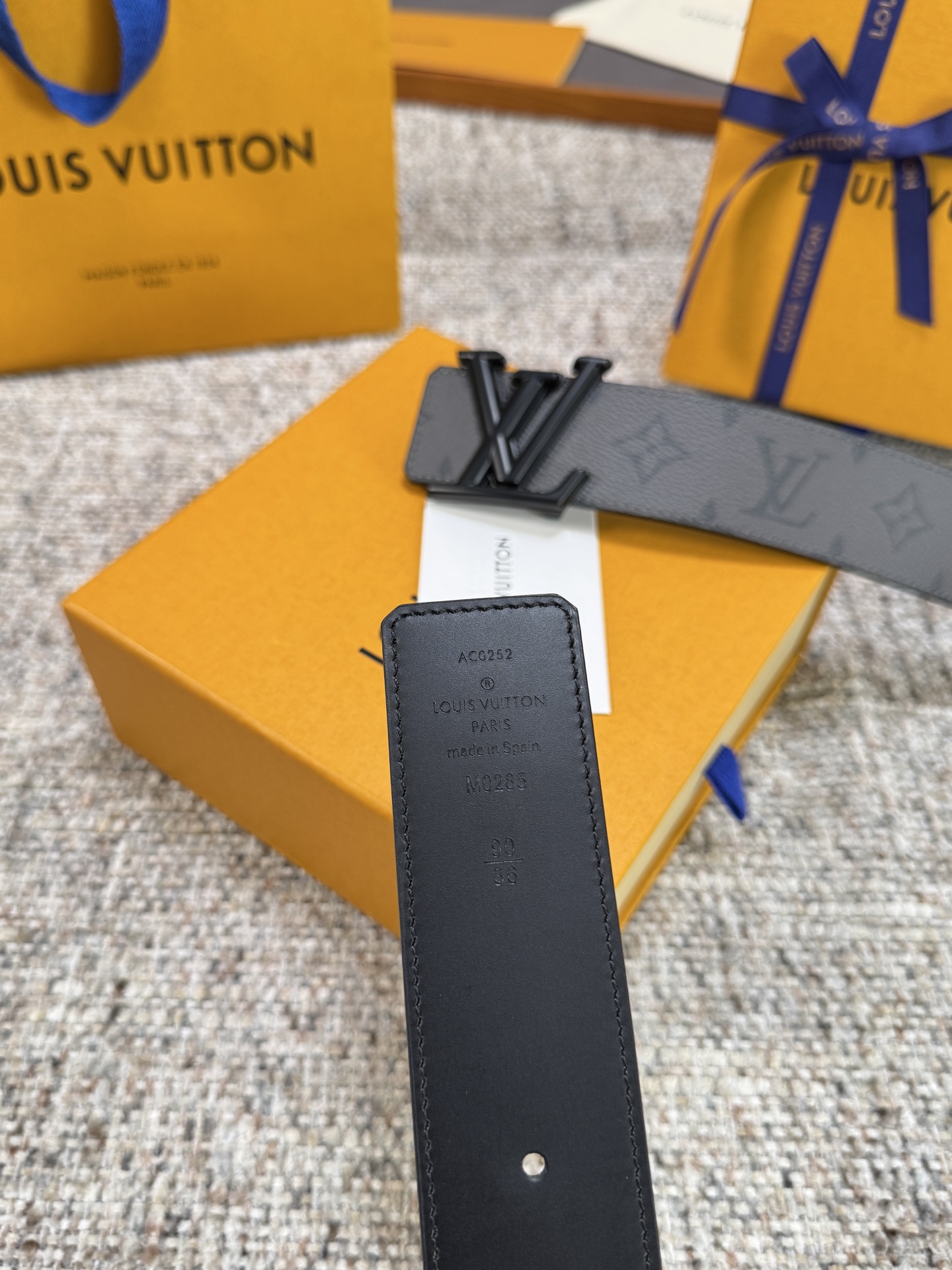 Louis Vuitton LV腰带 PVC皮底系列 原厂五金 精致手工绘边 柔软舒适 宽4.0