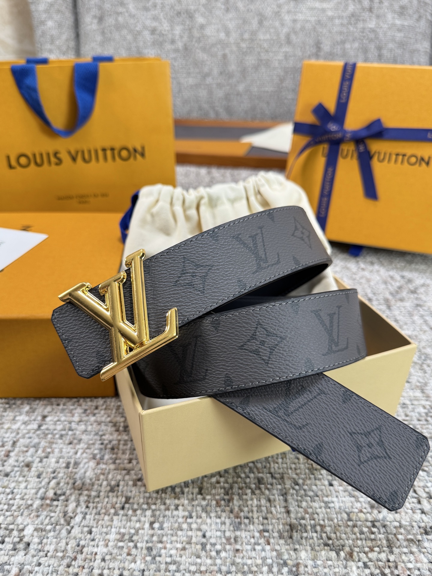 Louis Vuitton LV腰带 PVC皮底系列 原厂五金 精致手工绘边 柔软舒适 宽4.0