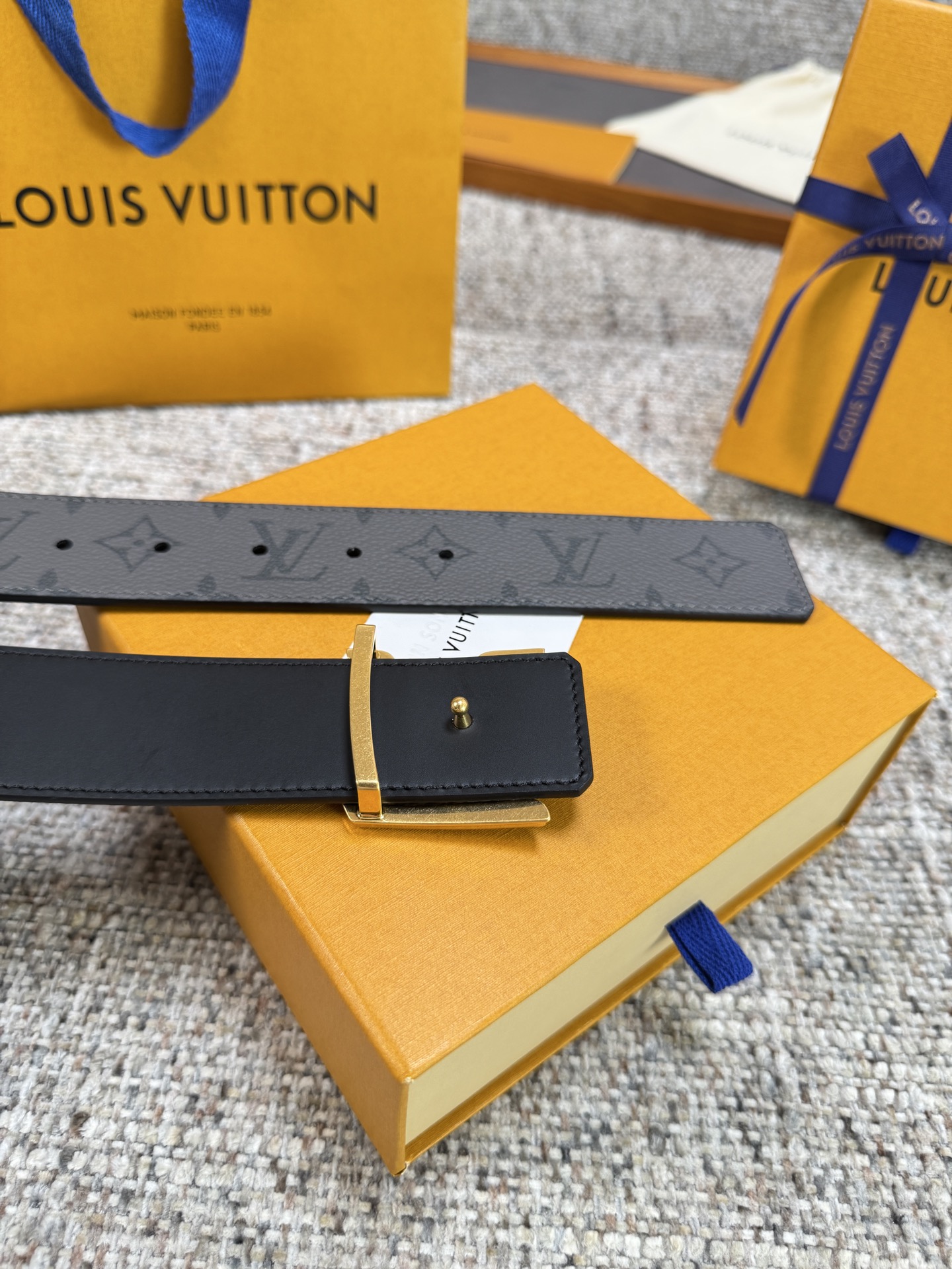 Louis Vuitton LV腰带 PVC皮底系列 原厂五金 精致手工绘边 柔软舒适 宽4.0