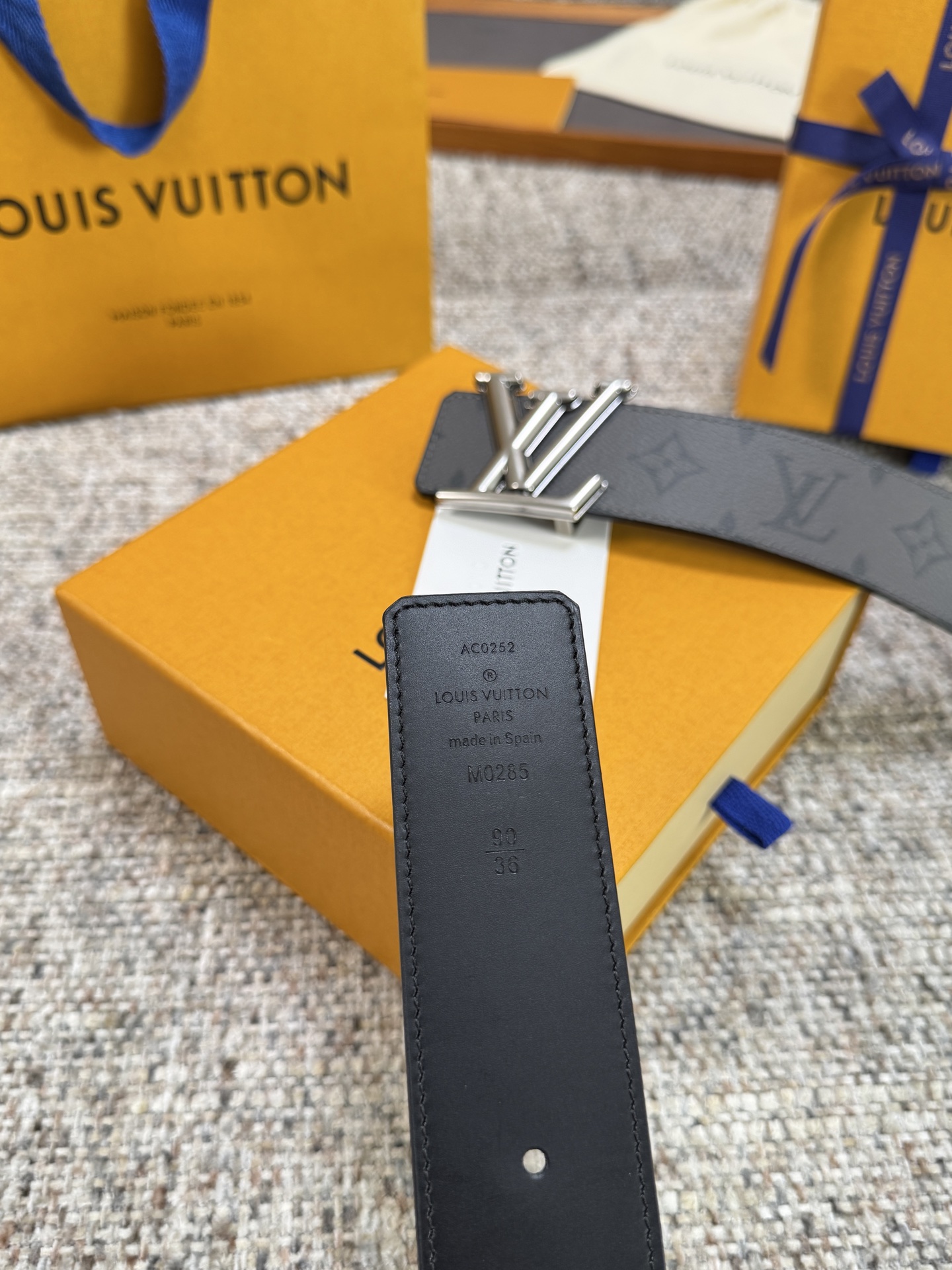 Louis Vuitton LV腰带 PVC皮底系列 原厂五金 精致手工绘边 柔软舒适 宽4.0