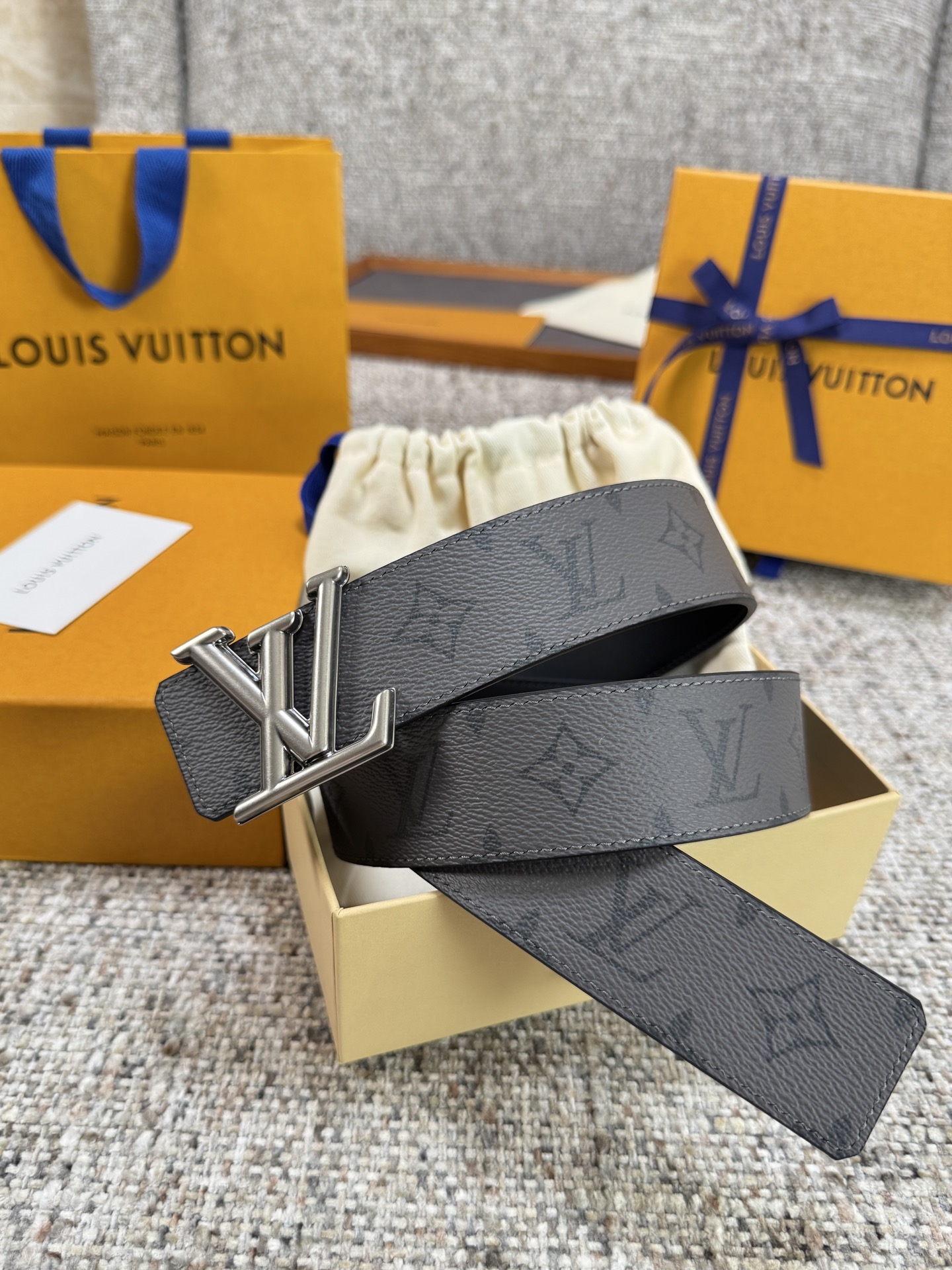 Louis Vuitton LV腰带 PVC皮底系列 原厂五金 精致手工绘边 柔软舒适 宽4.0