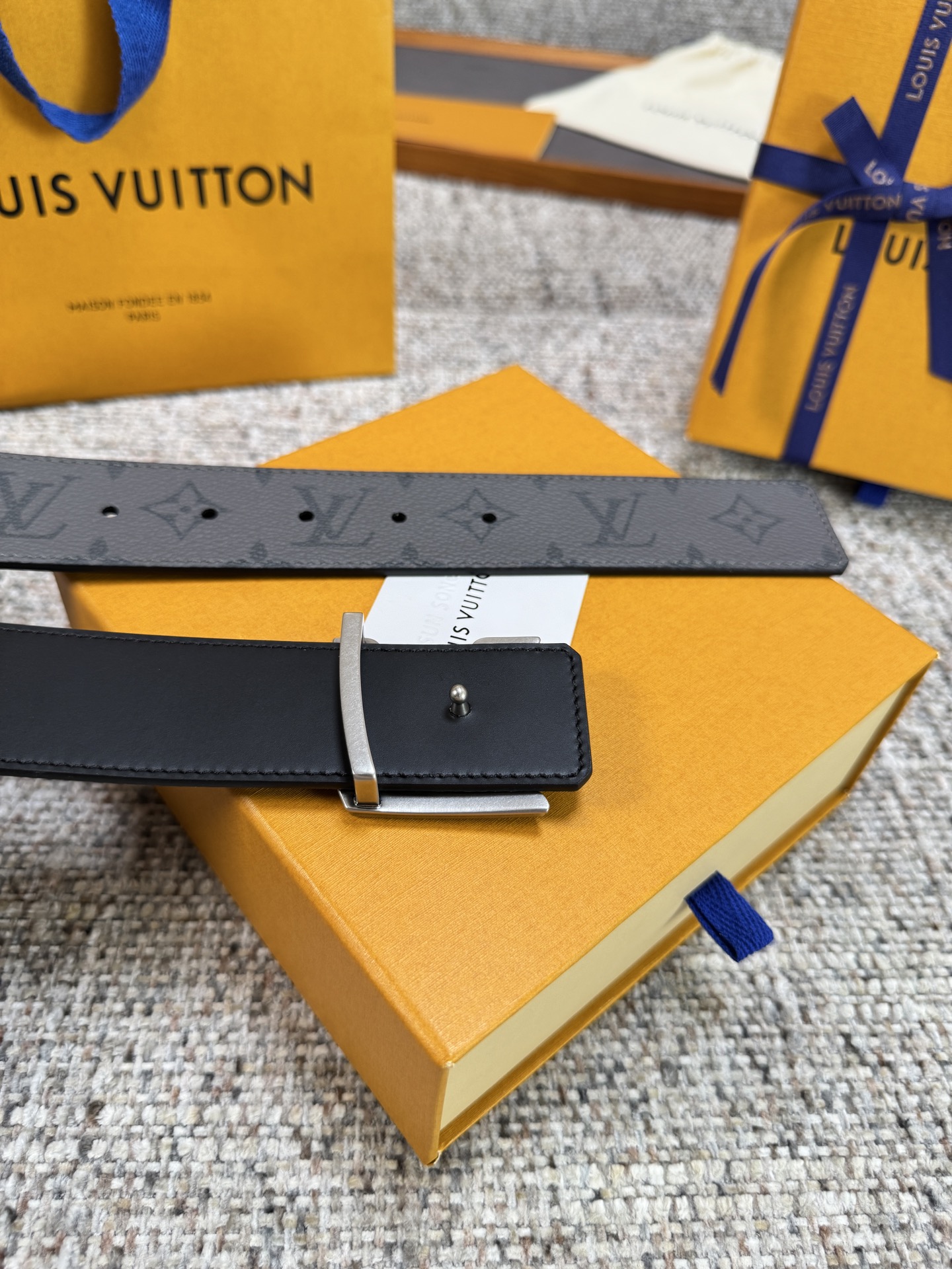 Louis Vuitton LV腰带 PVC皮底系列 原厂五金 精致手工绘边 柔软舒适 宽4.0