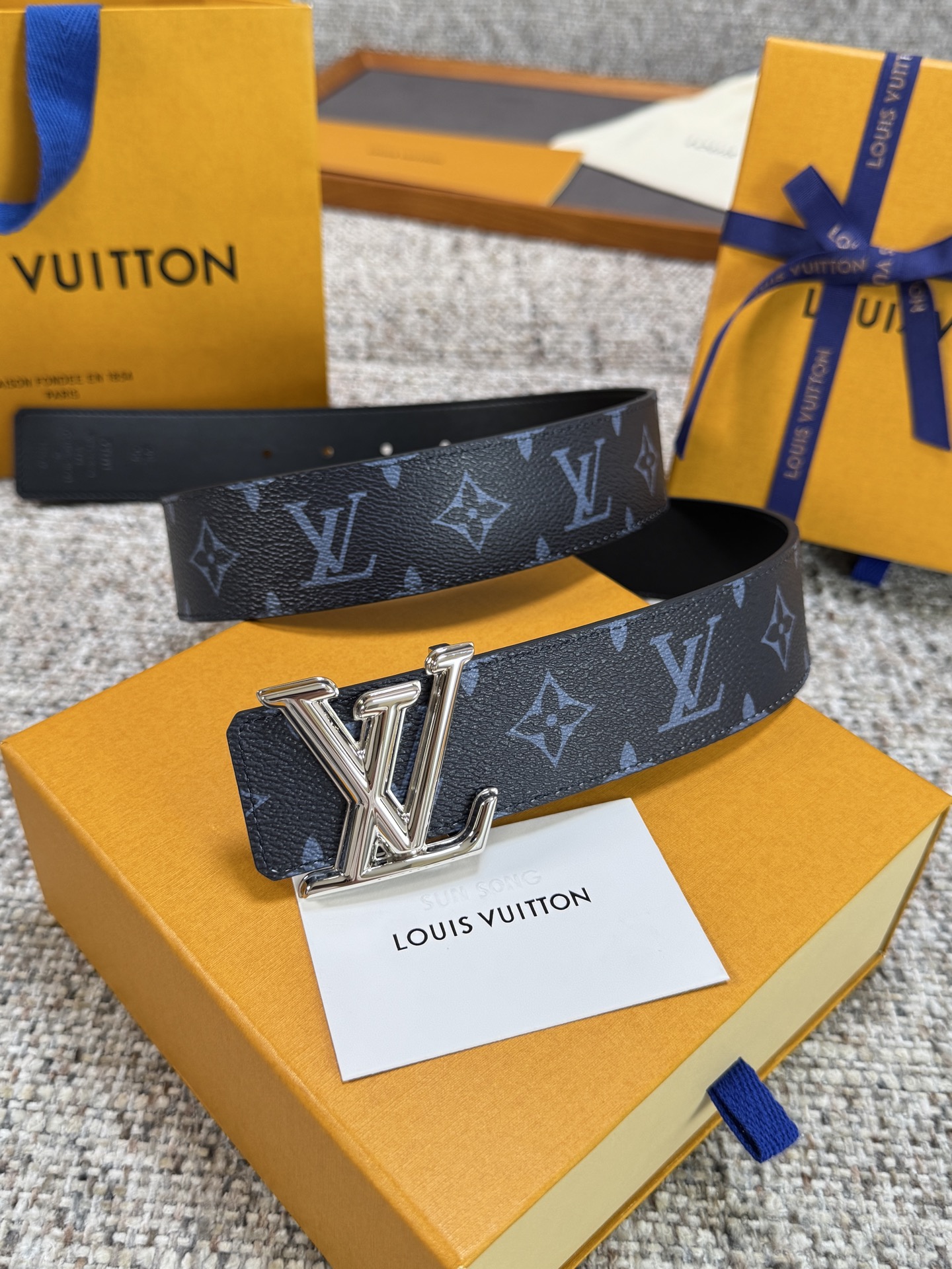 Louis Vuitton LV腰带 PVC皮底系列 原厂五金 精致手工绘边 柔软舒适 宽4.0