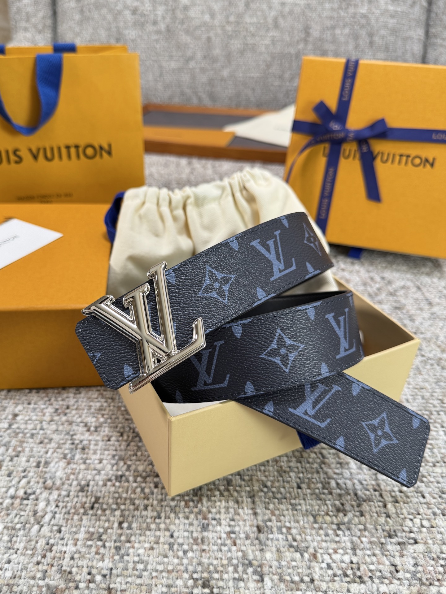 Louis Vuitton LV腰带 PVC皮底系列 原厂五金 精致手工绘边 柔软舒适 宽4.0