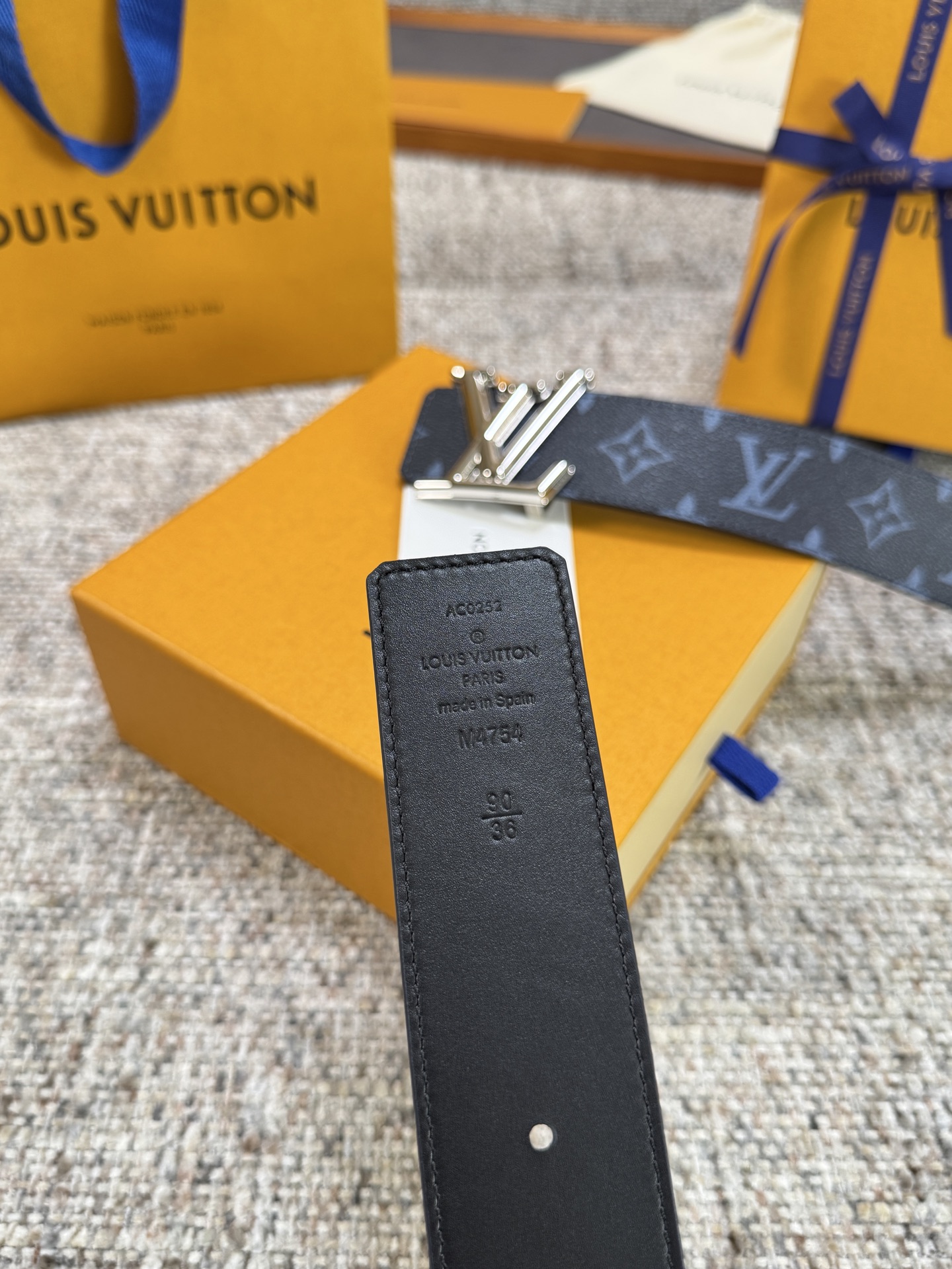 Louis Vuitton LV腰带 PVC皮底系列 原厂五金 精致手工绘边 柔软舒适 宽4.0