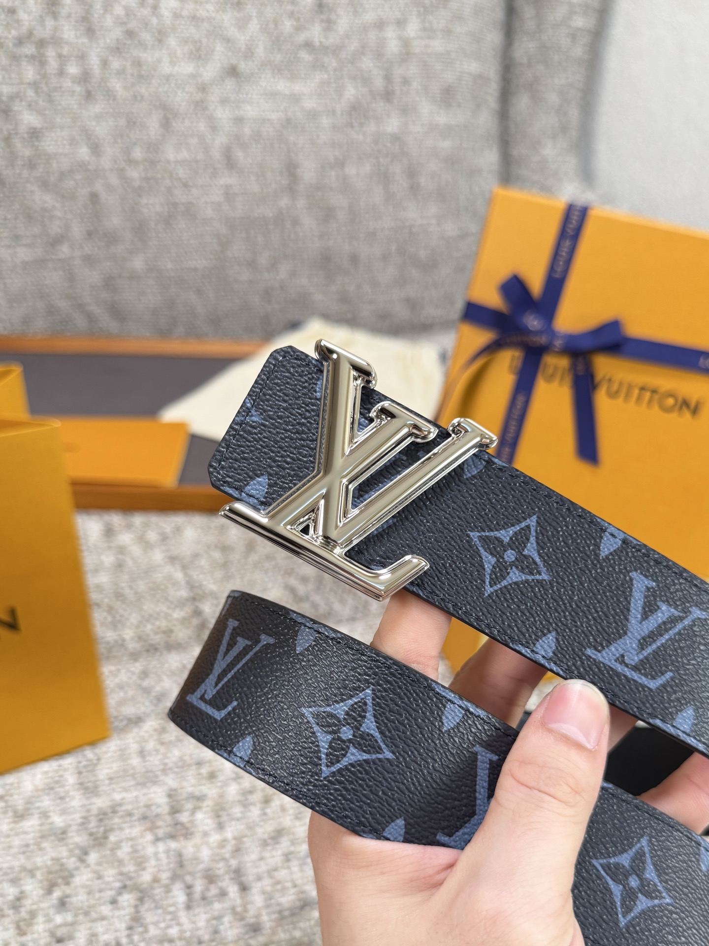 Louis Vuitton LV腰带 PVC皮底系列 原厂五金 精致手工绘边 柔软舒适 宽4.0