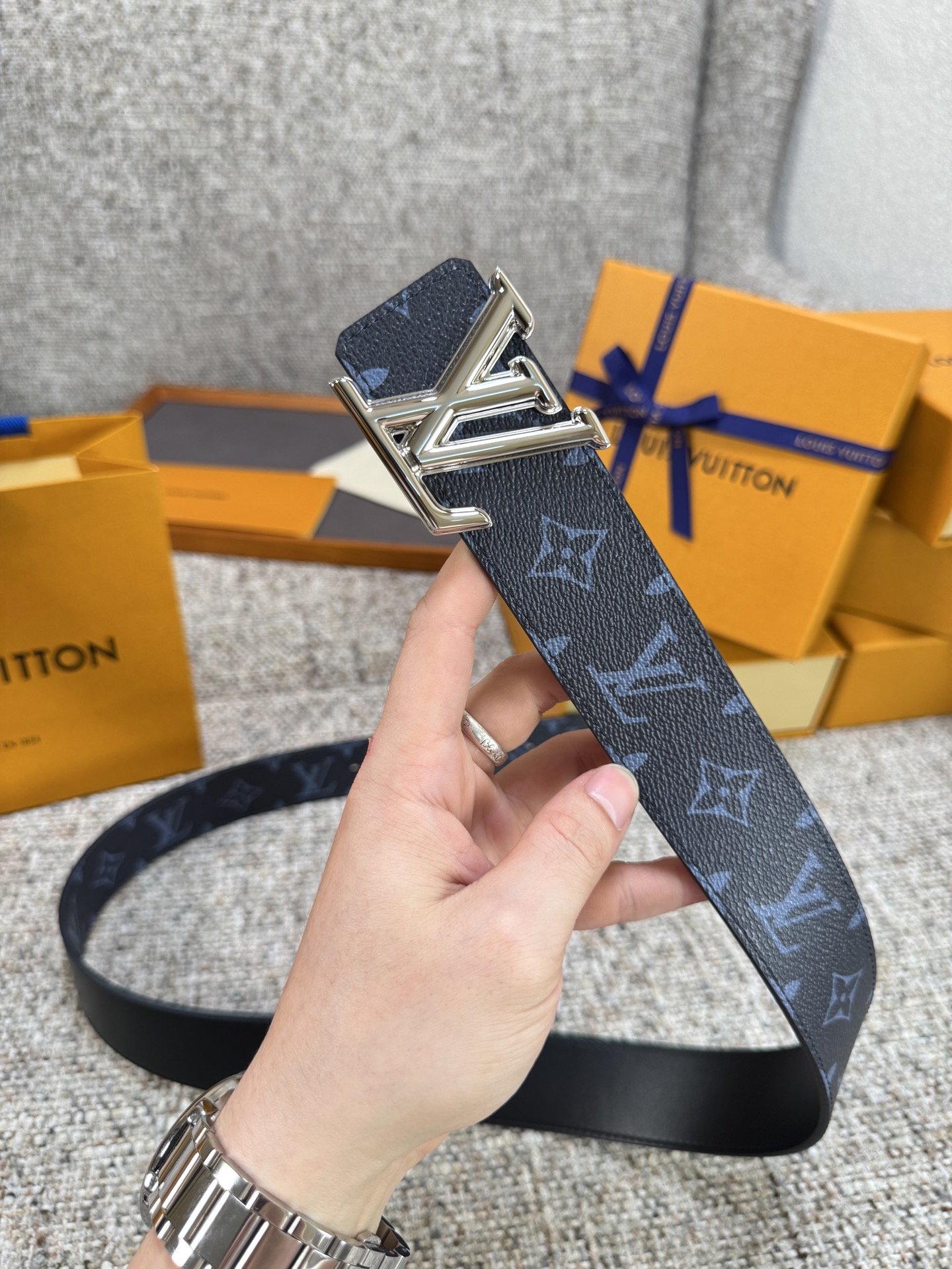 Louis Vuitton LV腰带 PVC皮底系列 原厂五金 精致手工绘边 柔软舒适 宽4.0