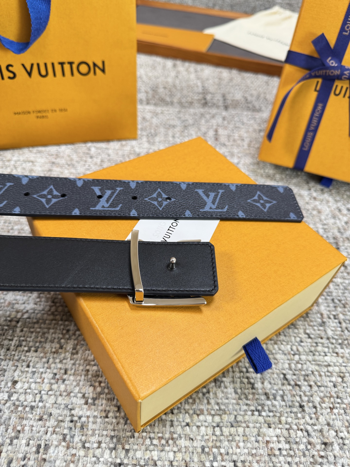 Louis Vuitton LV腰带 PVC皮底系列 原厂五金 精致手工绘边 柔软舒适 宽4.0