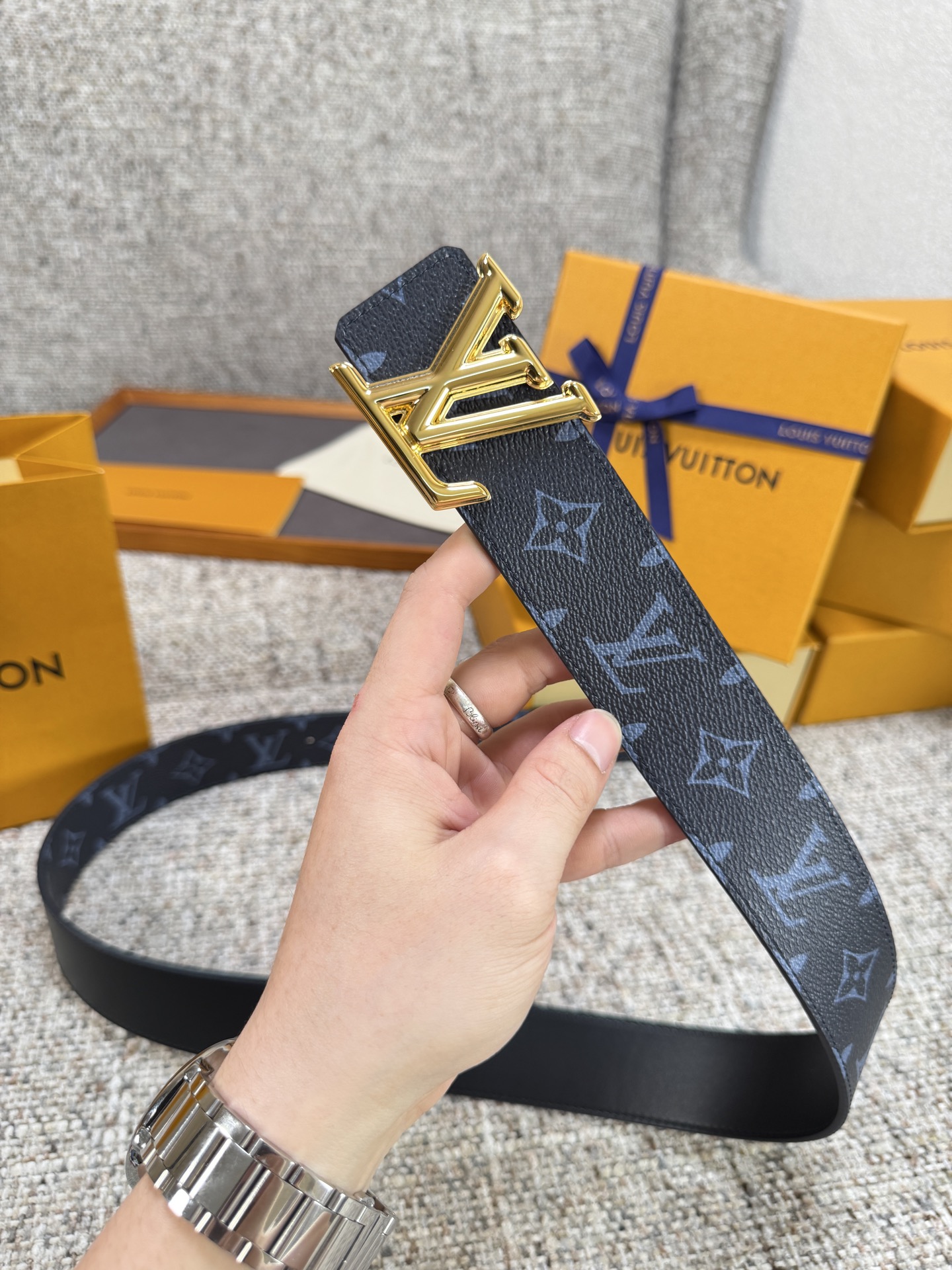 Louis Vuitton LV腰带 PVC皮底系列 原厂五金 精致手工绘边 柔软舒适 宽4.0