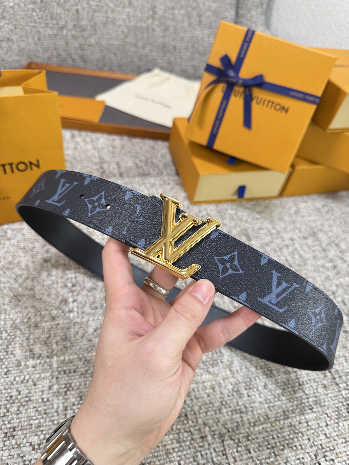 Louis Vuitton LV腰带 PVC皮底系列 原厂五金 精致手工绘边 柔软舒适 宽4.0