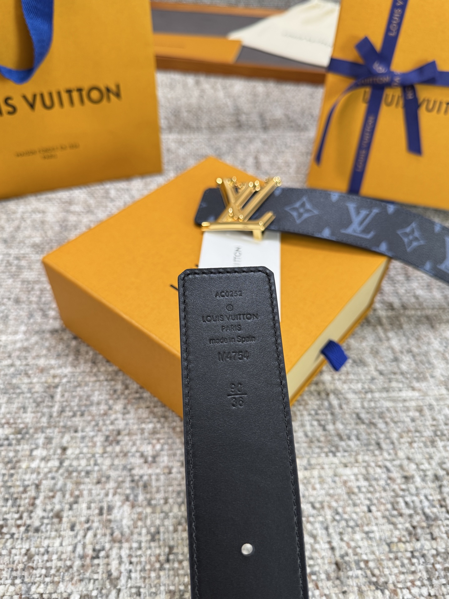 Louis Vuitton LV腰带 PVC皮底系列 原厂五金 精致手工绘边 柔软舒适 宽4.0