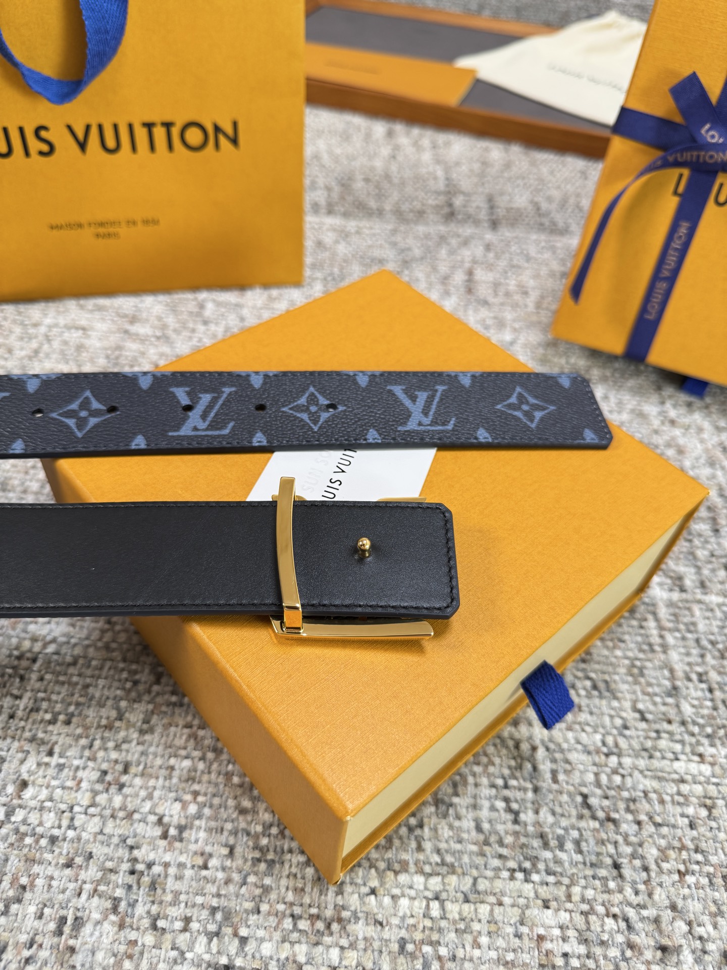 Louis Vuitton LV腰带 PVC皮底系列 原厂五金 精致手工绘边 柔软舒适 宽4.0
