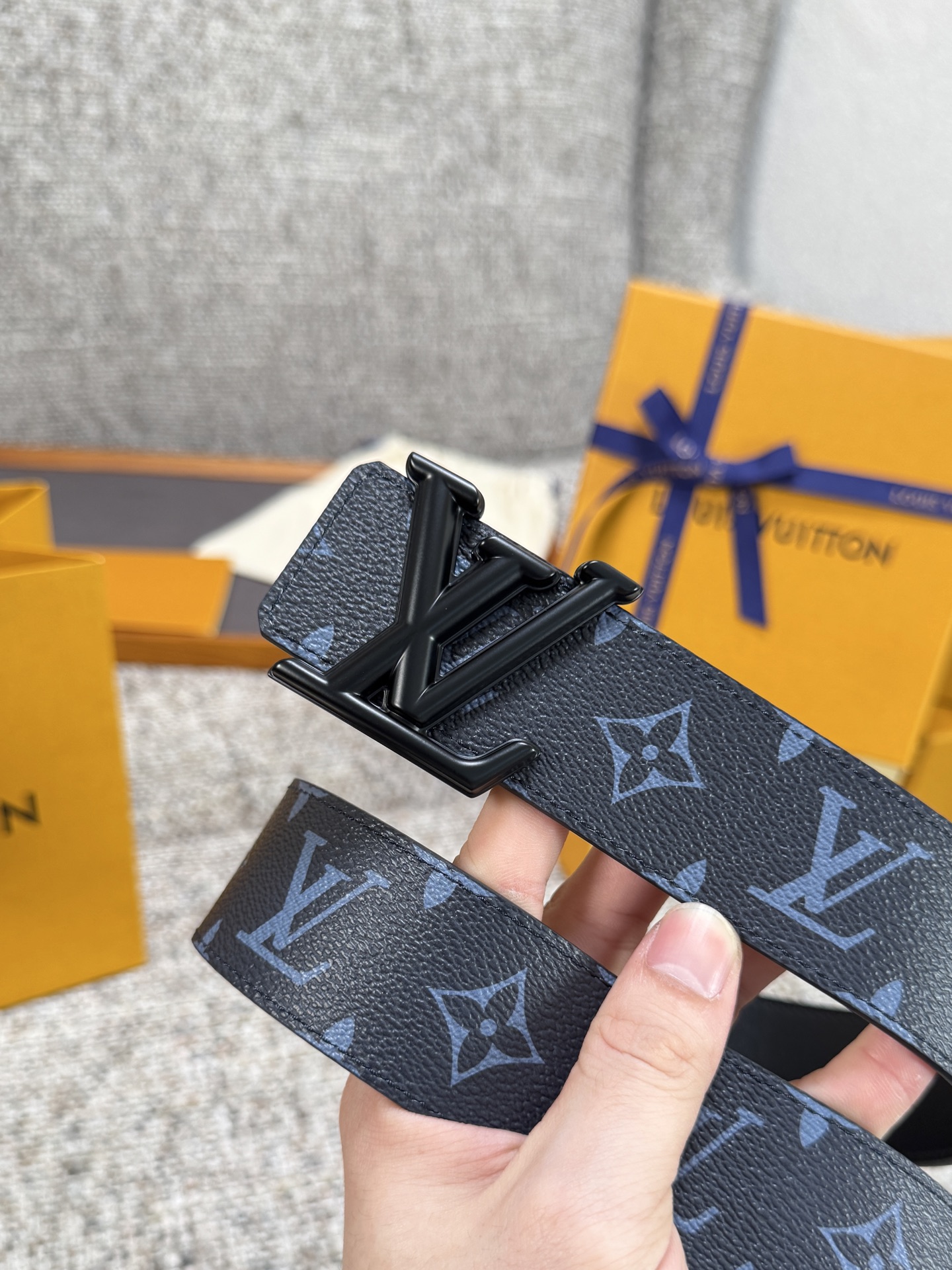 Louis Vuitton LV腰带 PVC皮底系列 原厂五金 精致手工绘边 柔软舒适 宽4.0