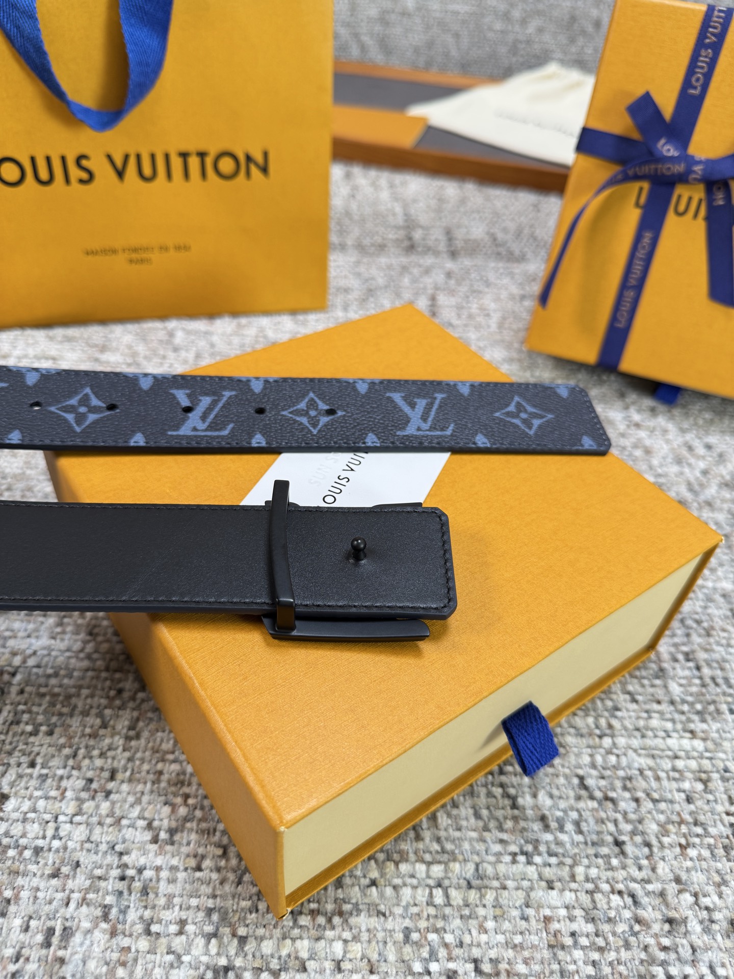 Louis Vuitton LV腰带 PVC皮底系列 原厂五金 精致手工绘边 柔软舒适 宽4.0