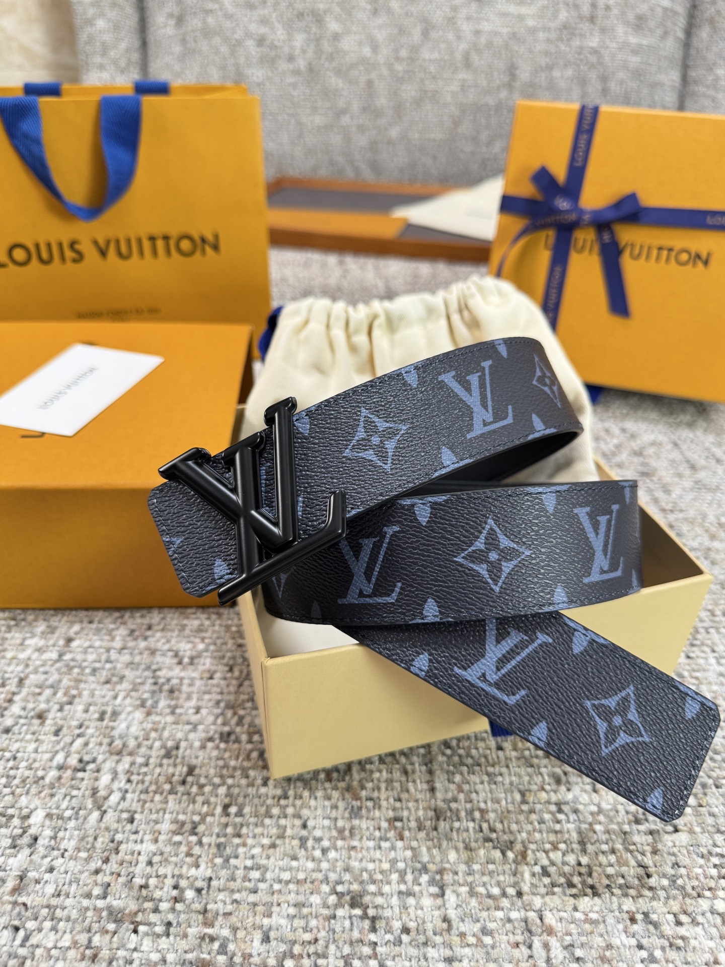 Louis Vuitton LV腰带 PVC皮底系列 原厂五金 精致手工绘边 柔软舒适 宽4.0
