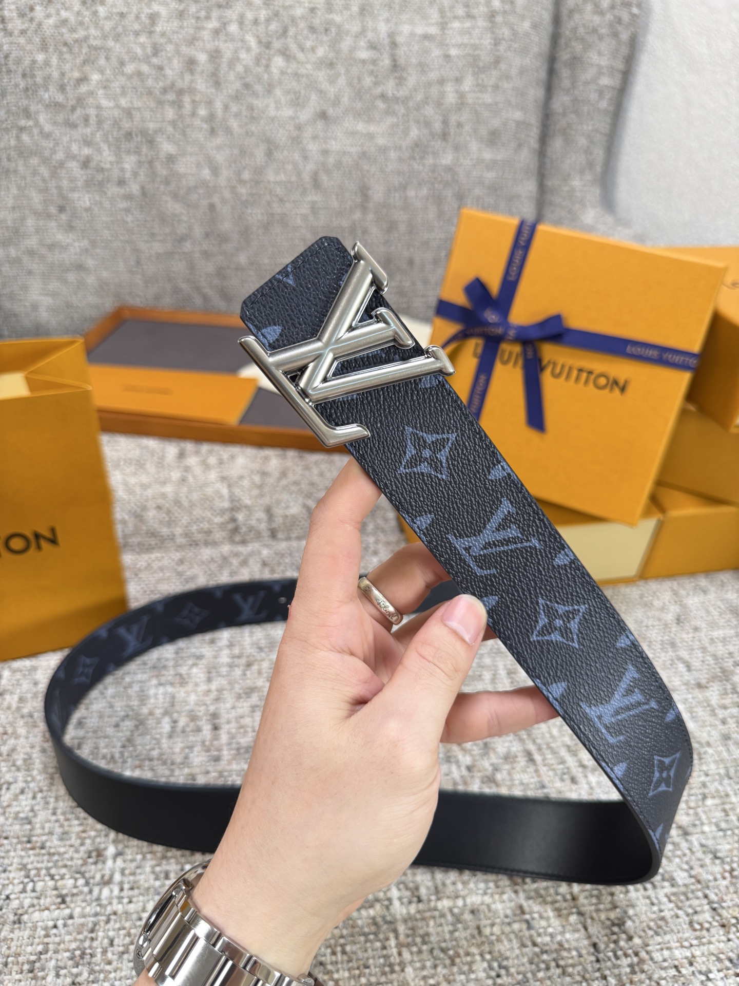 Louis Vuitton LV腰带 PVC皮底系列 原厂五金 精致手工绘边 柔软舒适 宽4.0