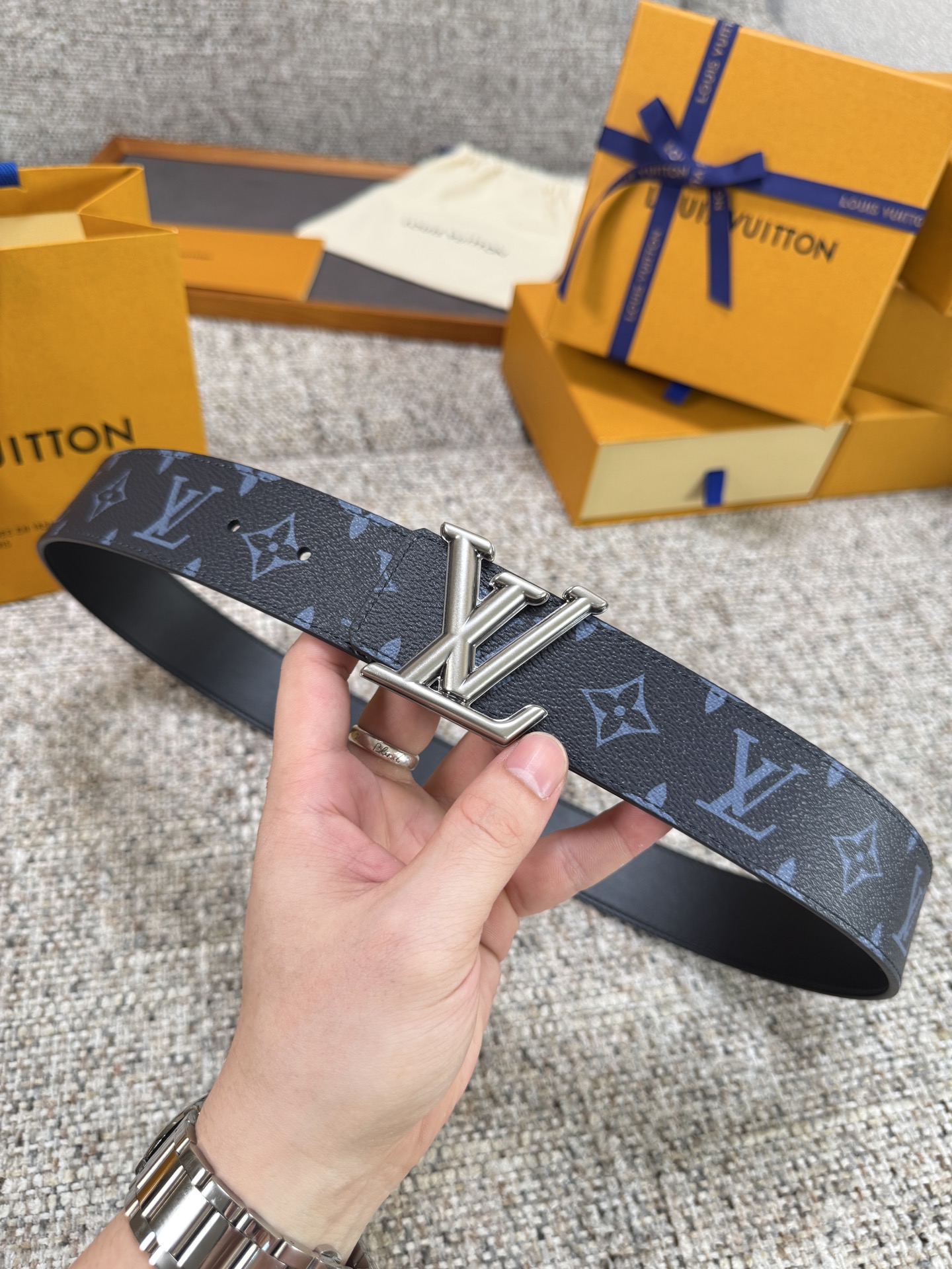 Louis Vuitton LV腰带 PVC皮底系列 原厂五金 精致手工绘边 柔软舒适 宽4.0