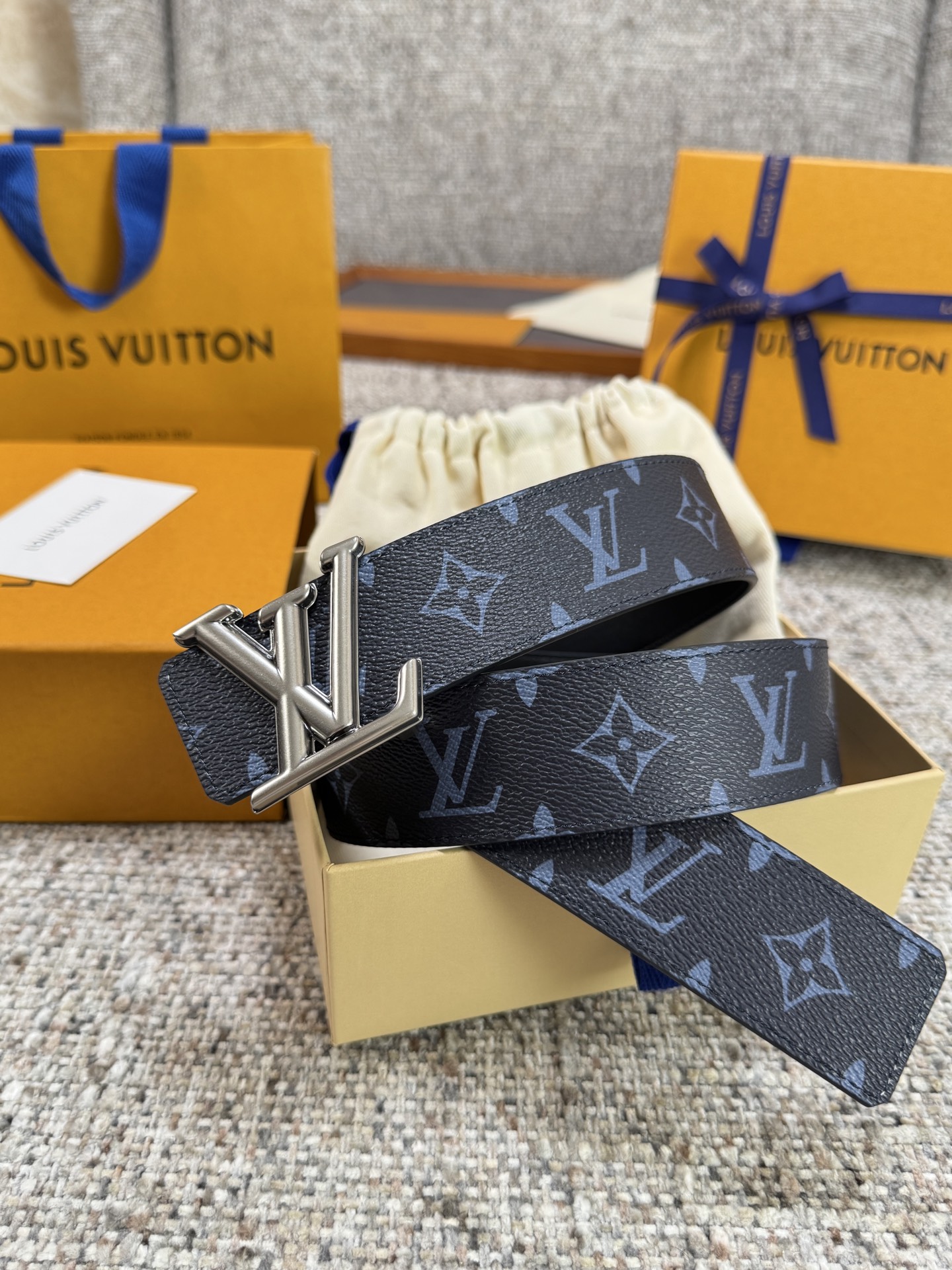 Louis Vuitton LV腰带 PVC皮底系列 原厂五金 精致手工绘边 柔软舒适 宽4.0