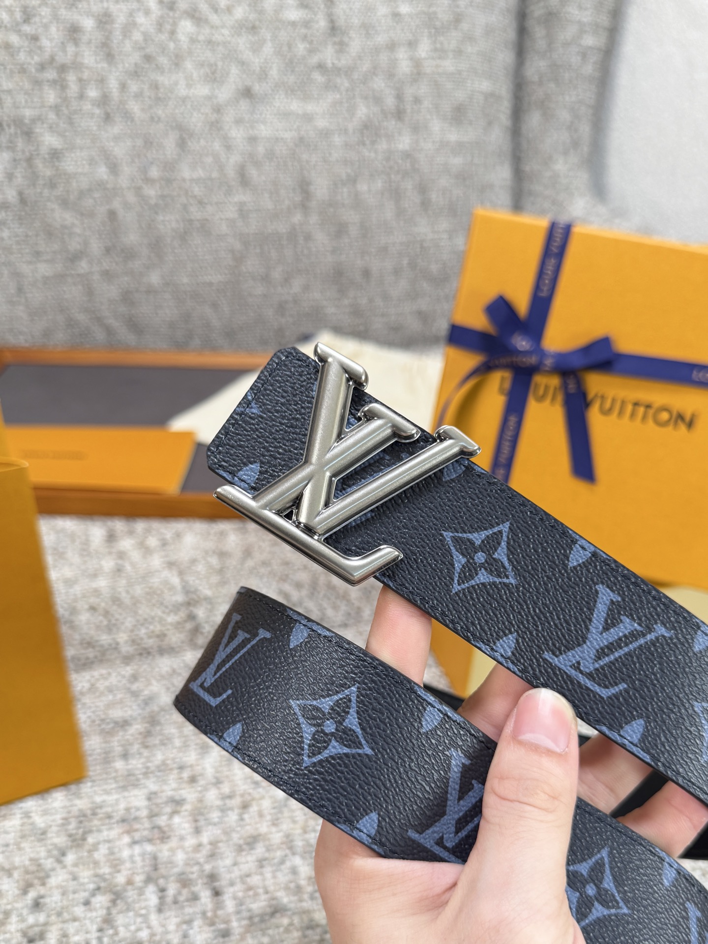 Louis Vuitton LV腰带 PVC皮底系列 原厂五金 精致手工绘边 柔软舒适 宽4.0