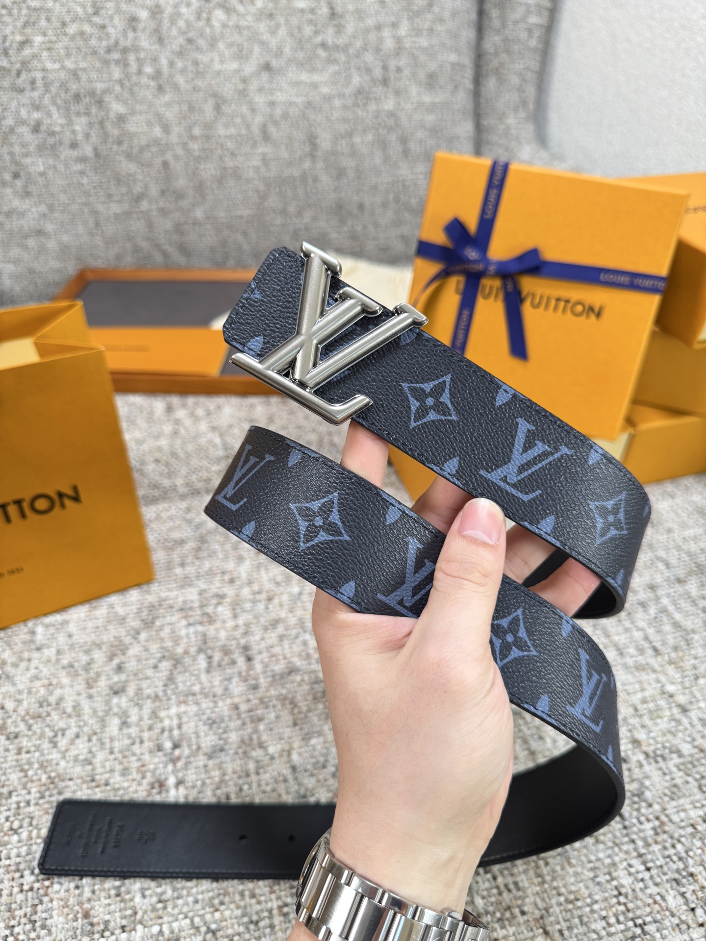 Louis Vuitton LV腰带 PVC皮底系列 原厂五金 精致手工绘边 柔软舒适 宽4.0