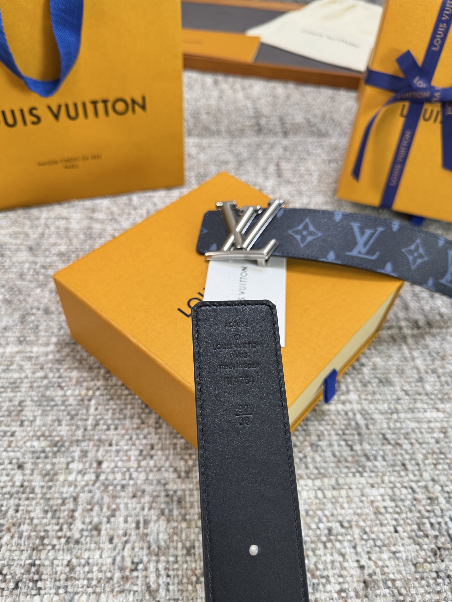 Louis Vuitton LV腰带 PVC皮底系列 原厂五金 精致手工绘边 柔软舒适 宽4.0