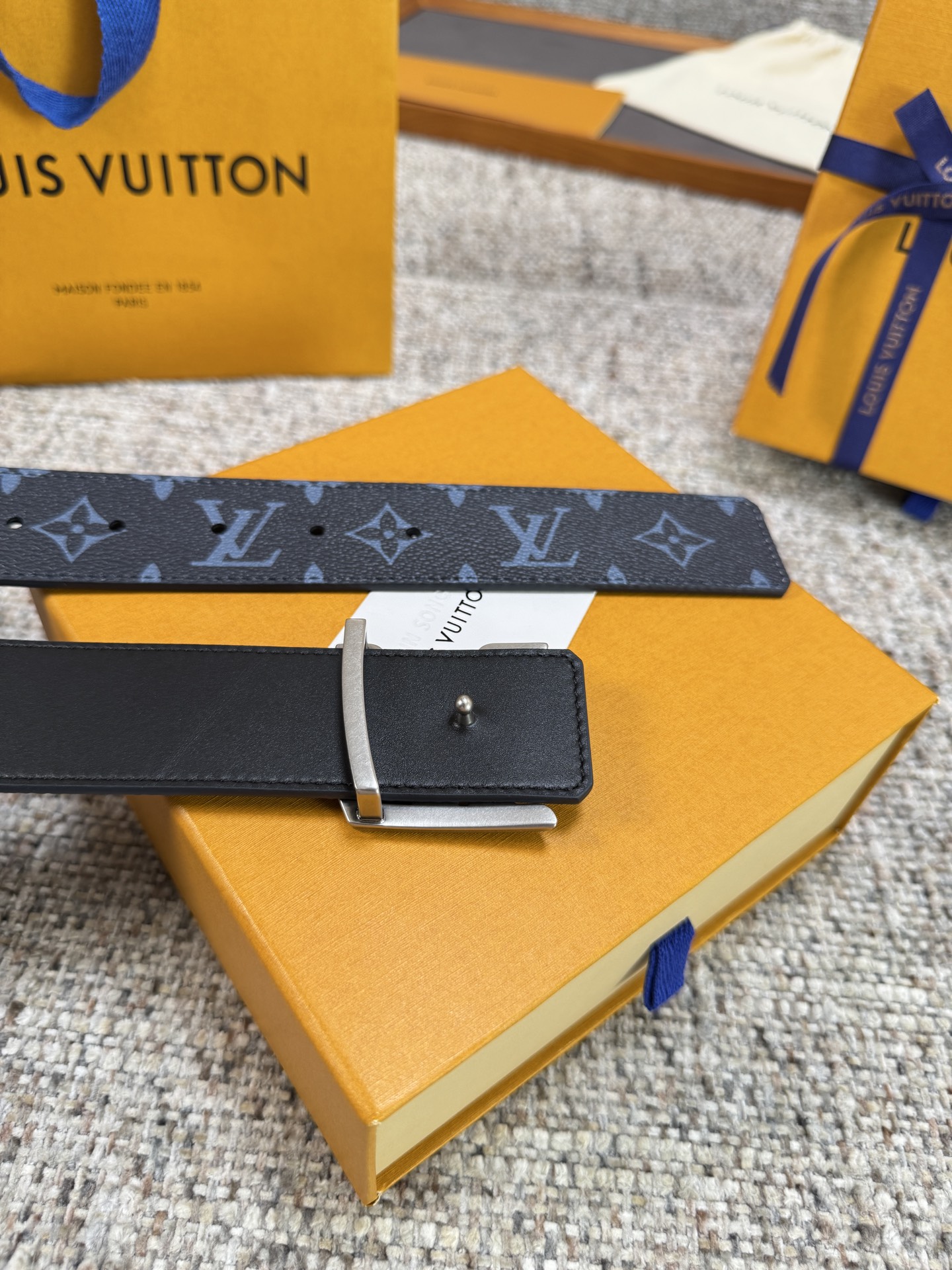 Louis Vuitton LV腰带 PVC皮底系列 原厂五金 精致手工绘边 柔软舒适 宽4.0