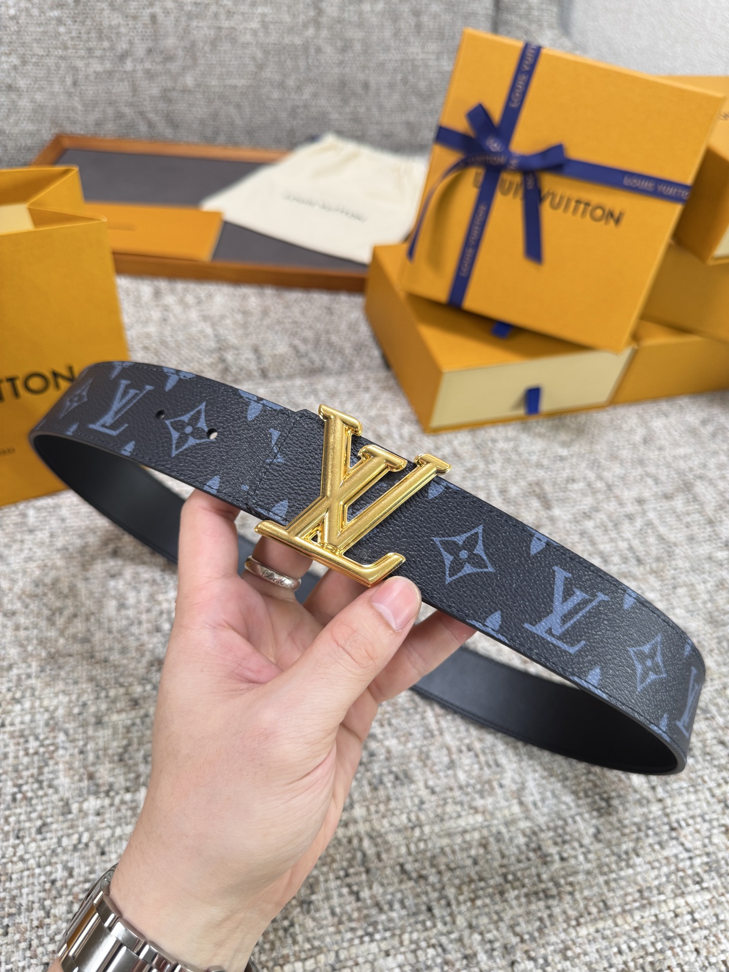 Louis Vuitton LV腰带 PVC皮底系列 原厂五金 精致手工绘边 柔软舒适 宽4.0