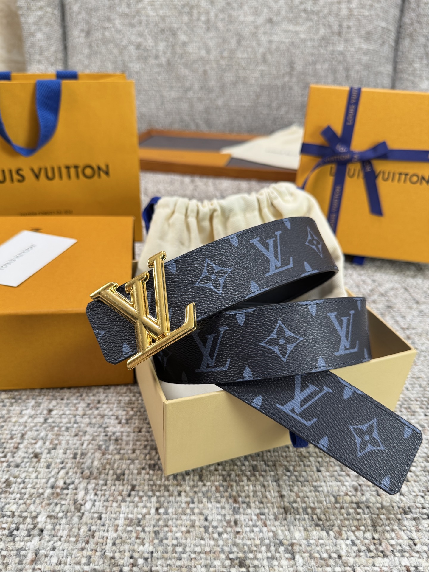 Louis Vuitton LV腰带 PVC皮底系列 原厂五金 精致手工绘边 柔软舒适 宽4.0