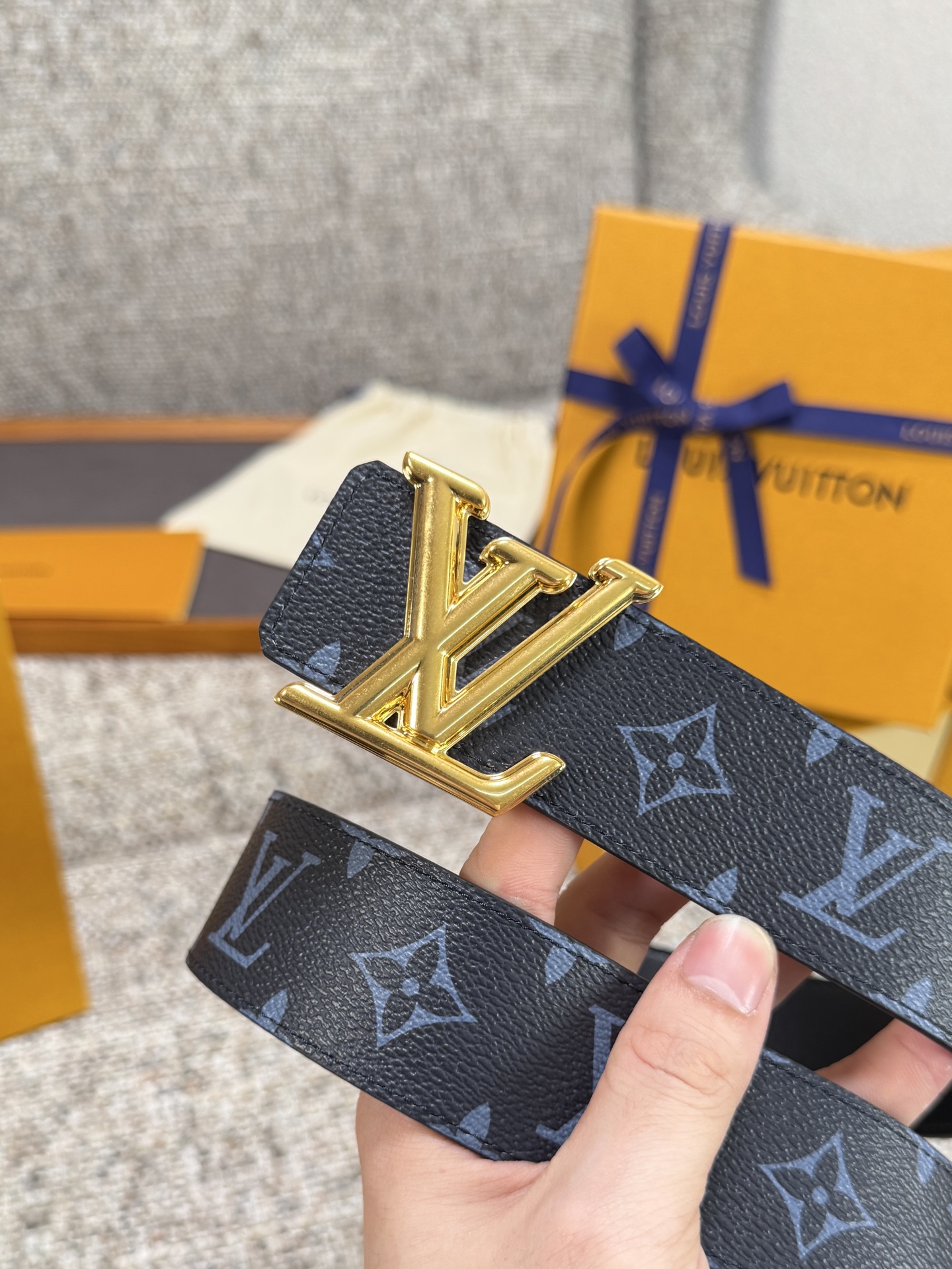 Louis Vuitton LV腰带 PVC皮底系列 原厂五金 精致手工绘边 柔软舒适 宽4.0