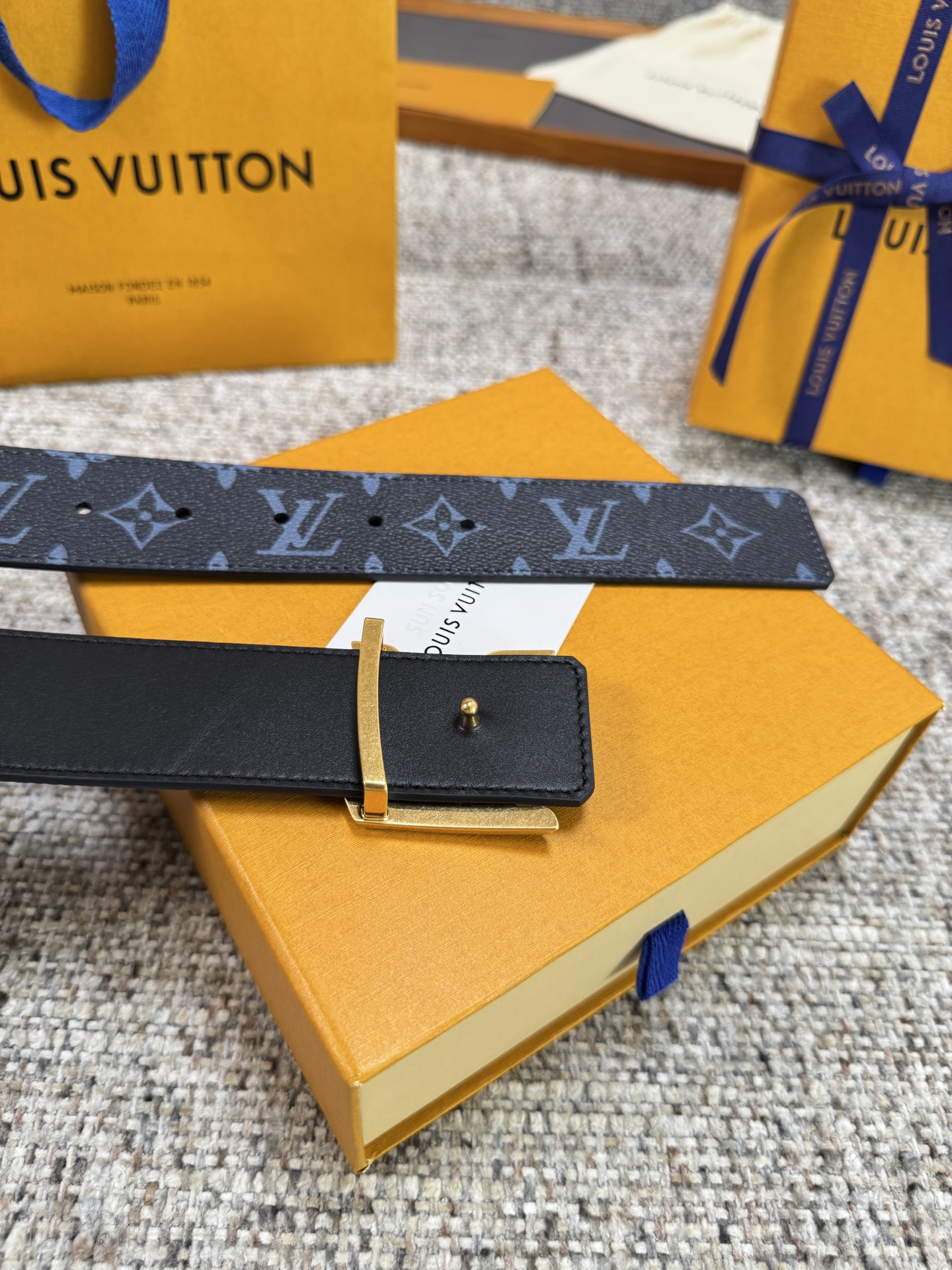 Louis Vuitton LV腰带 PVC皮底系列 原厂五金 精致手工绘边 柔软舒适 宽4.0