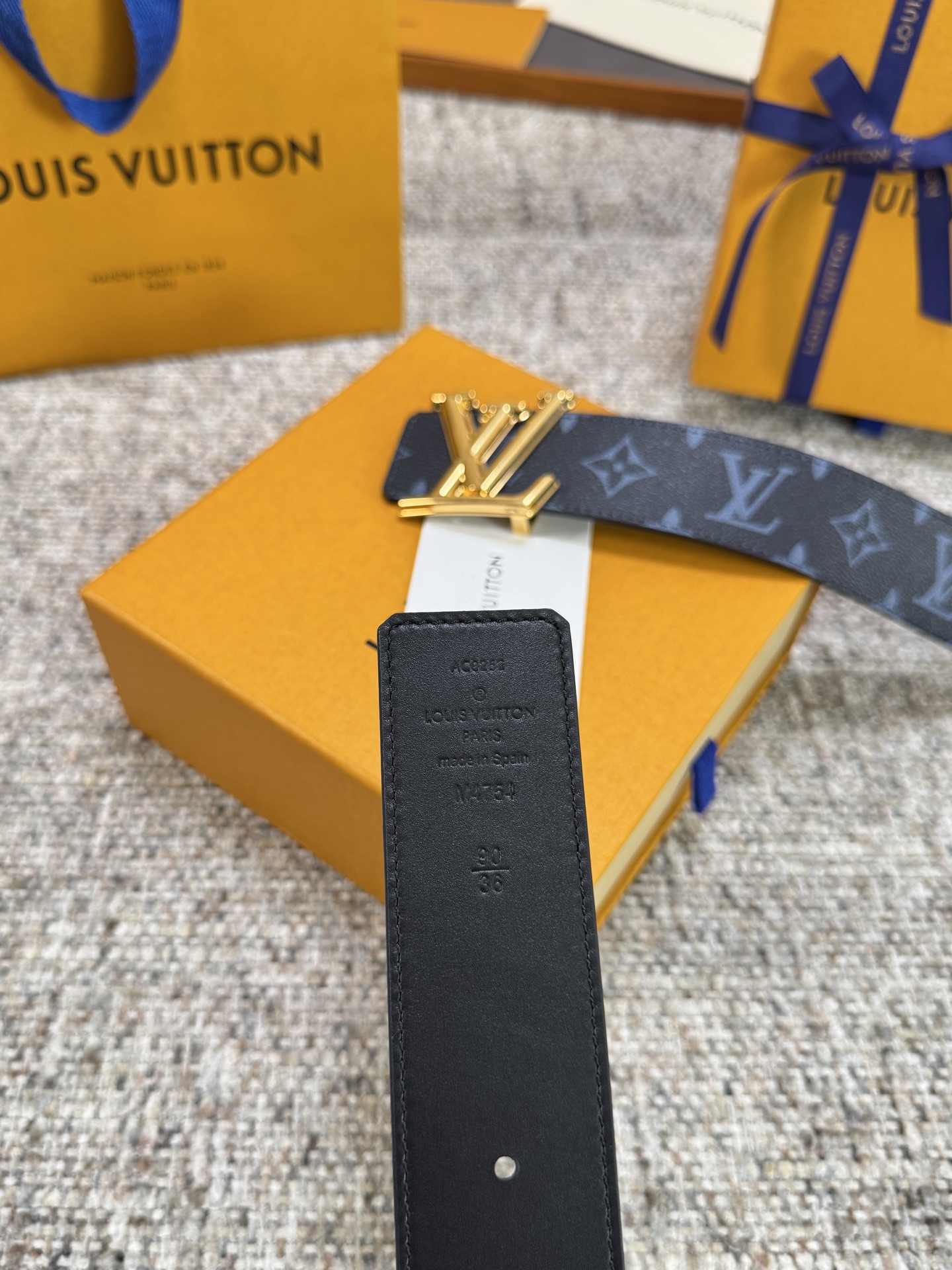Louis Vuitton LV腰带 PVC皮底系列 原厂五金 精致手工绘边 柔软舒适 宽4.0