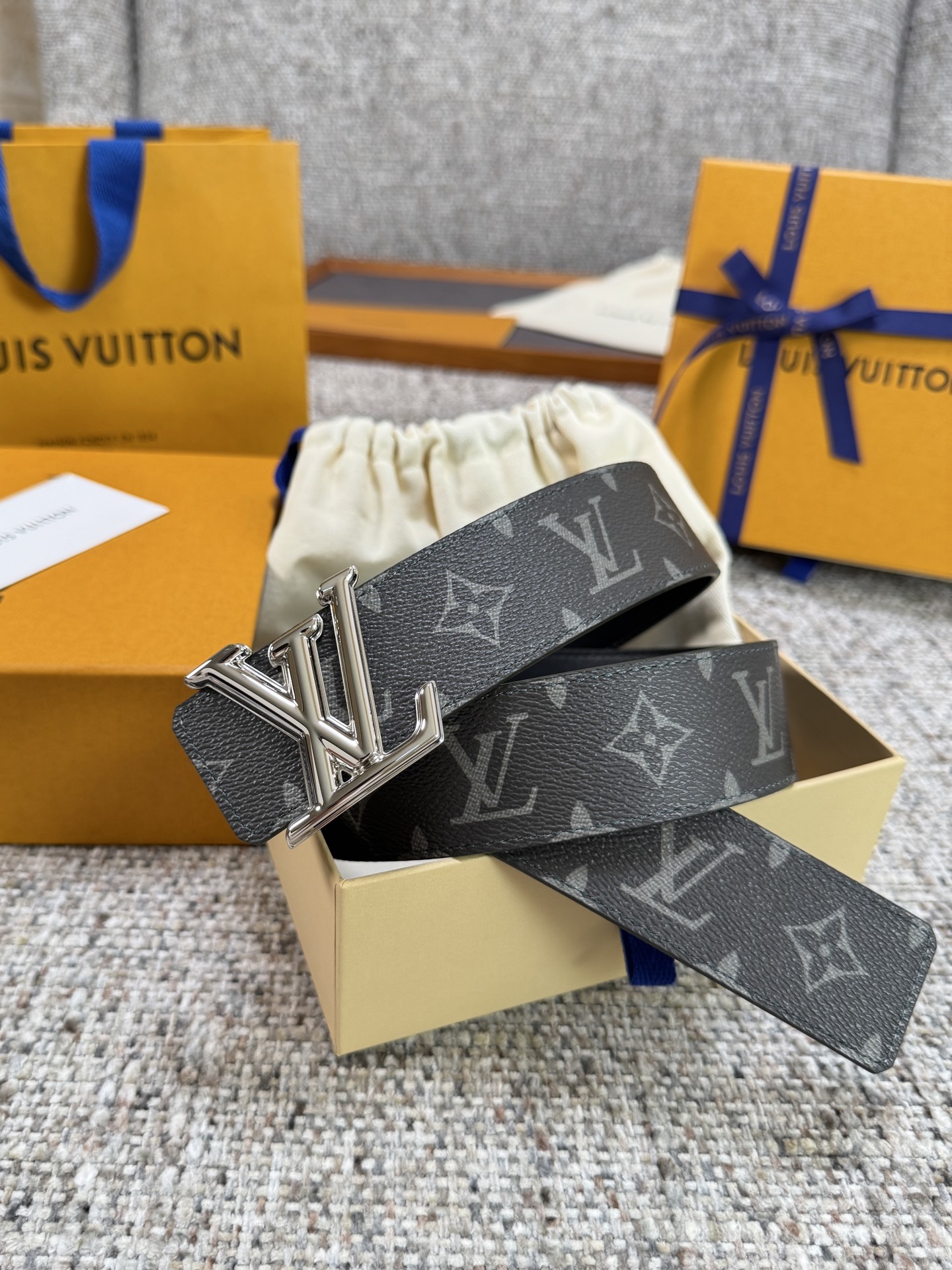 Louis Vuitton LV腰带 PVC皮底系列 原厂五金 精致手工绘边 柔软舒适 宽4.0