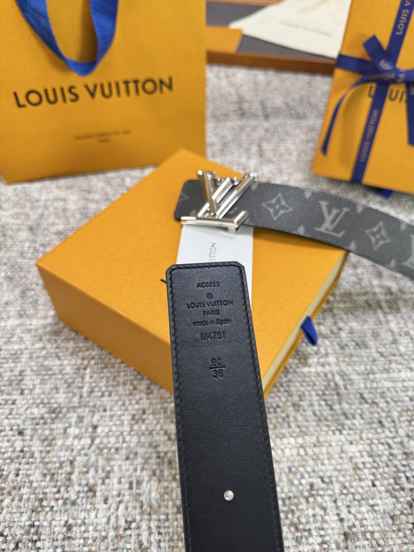 Louis Vuitton LV腰带 PVC皮底系列 原厂五金 精致手工绘边 柔软舒适 宽4.0