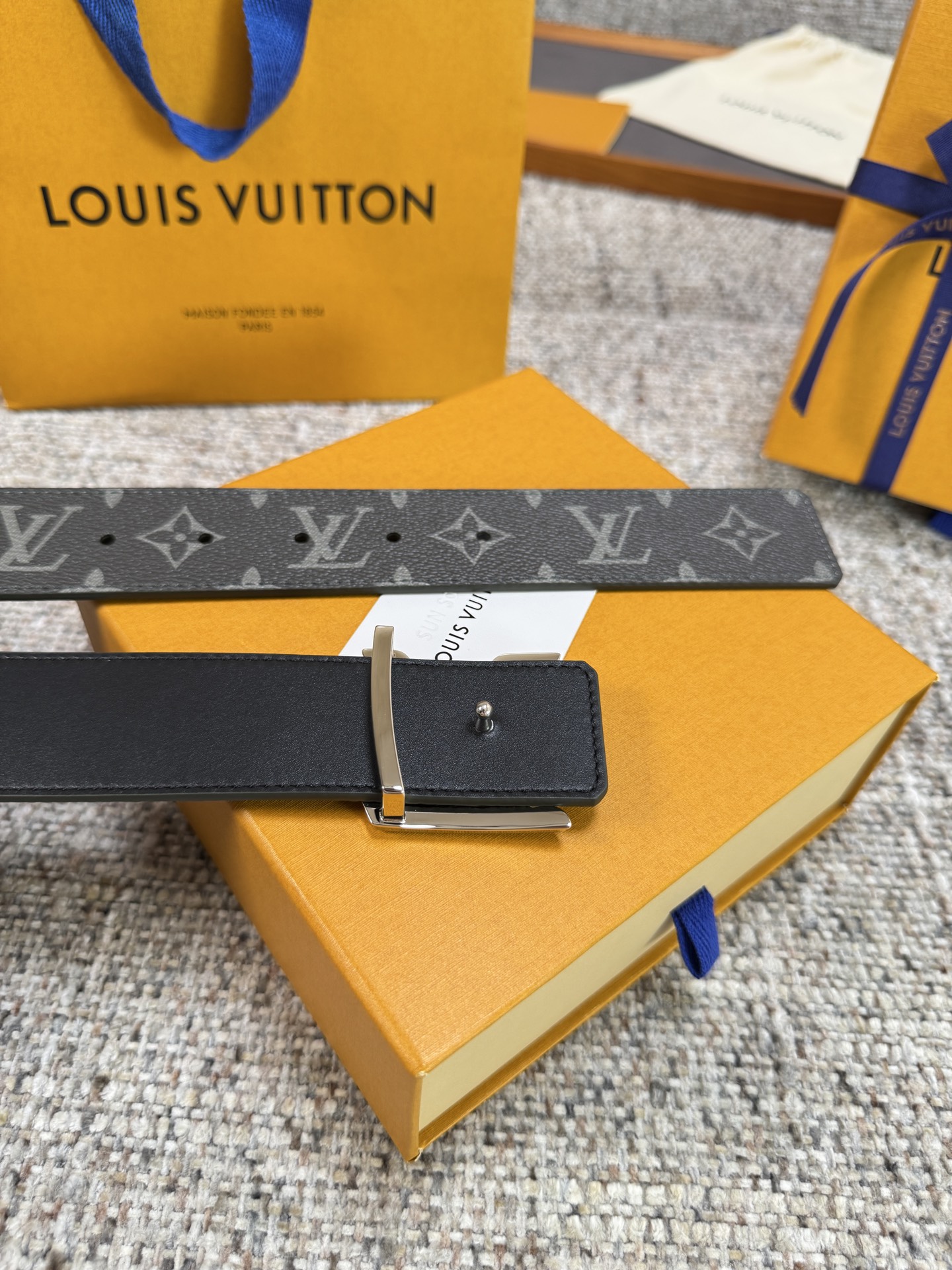 Louis Vuitton LV腰带 PVC皮底系列 原厂五金 精致手工绘边 柔软舒适 宽4.0