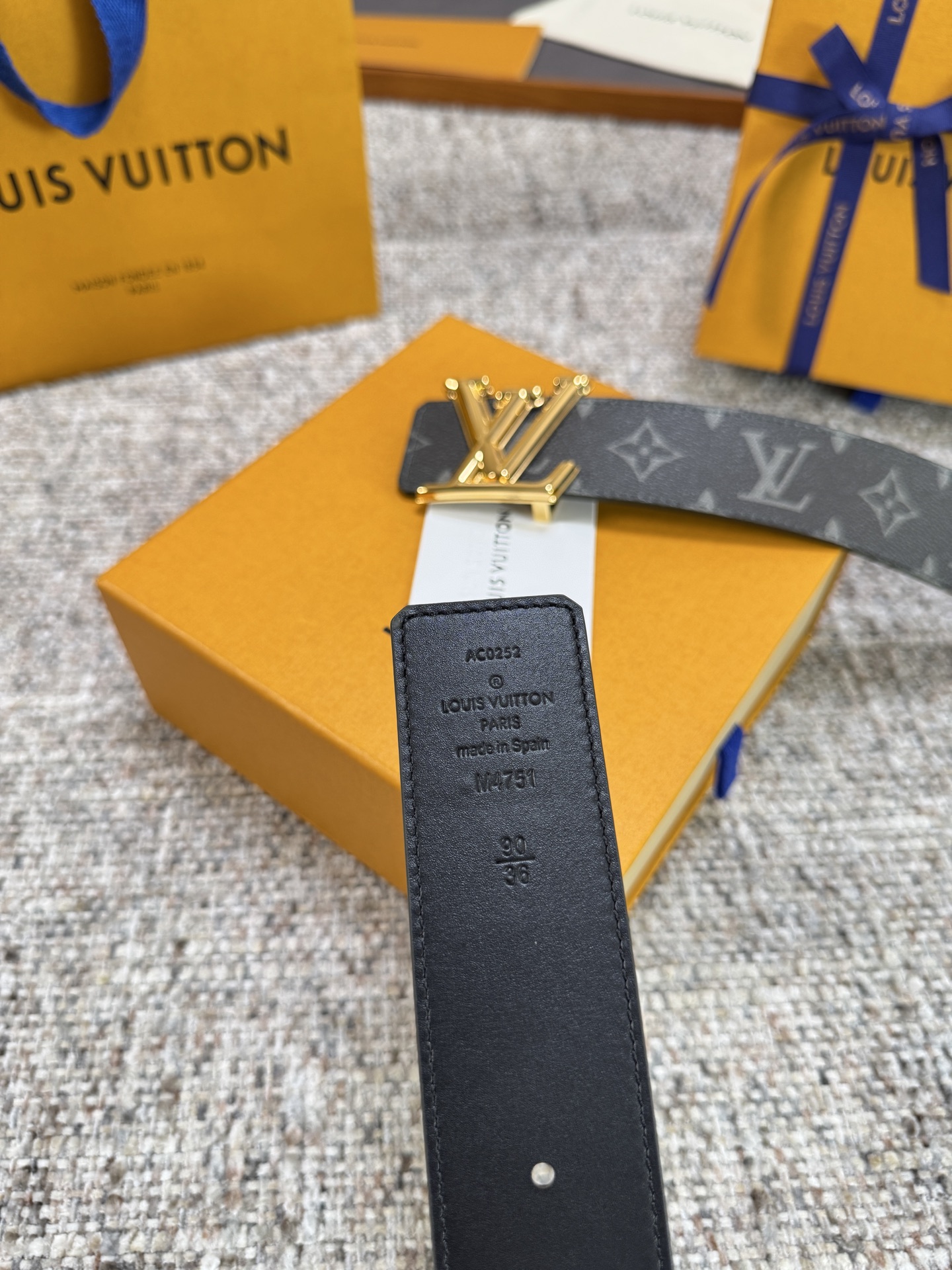 Louis Vuitton LV腰带 PVC皮底系列 原厂五金 精致手工绘边 柔软舒适 宽4.0
