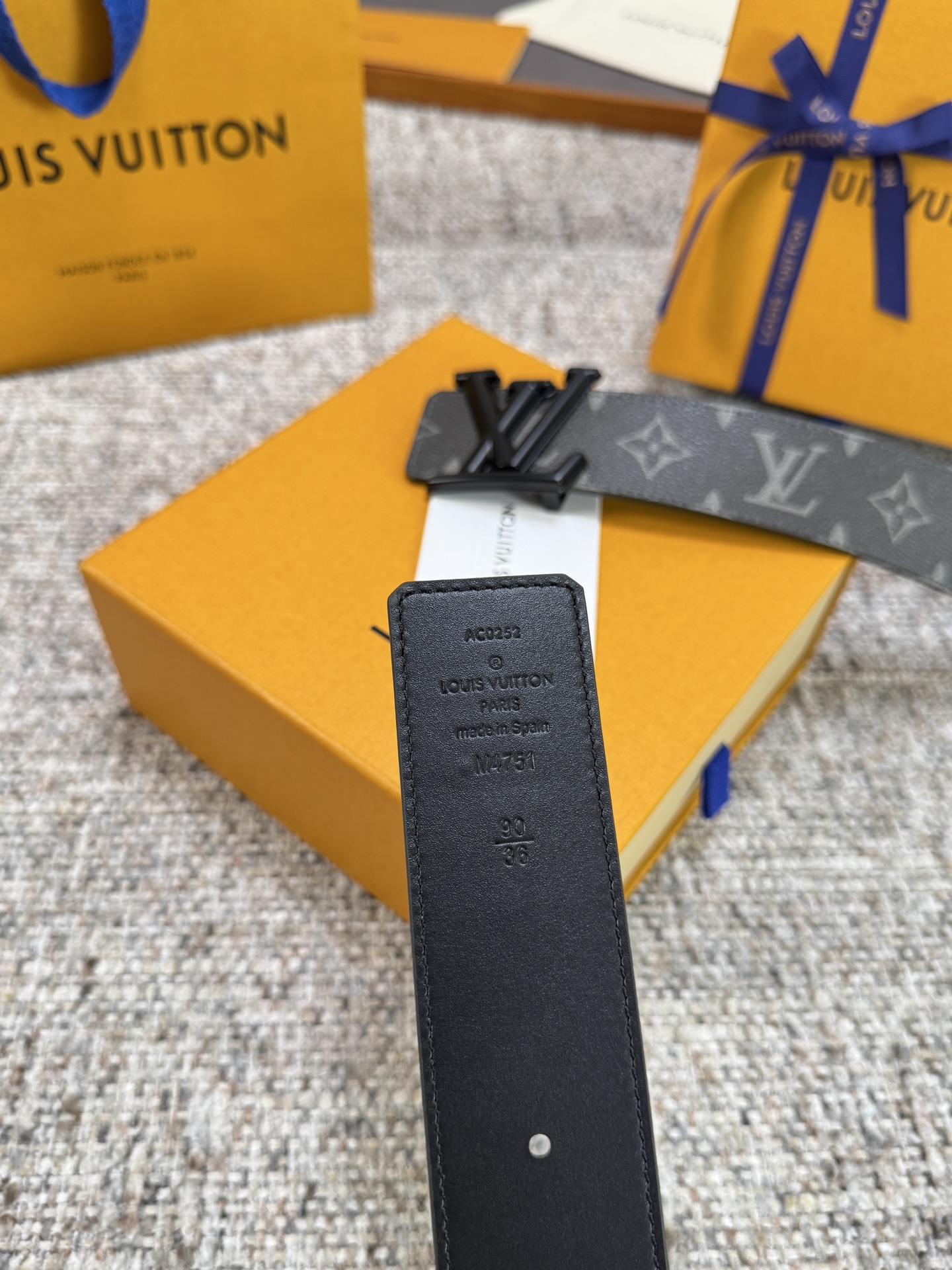 Louis Vuitton LV腰带 PVC皮底系列 原厂五金 精致手工绘边 柔软舒适 宽4.0