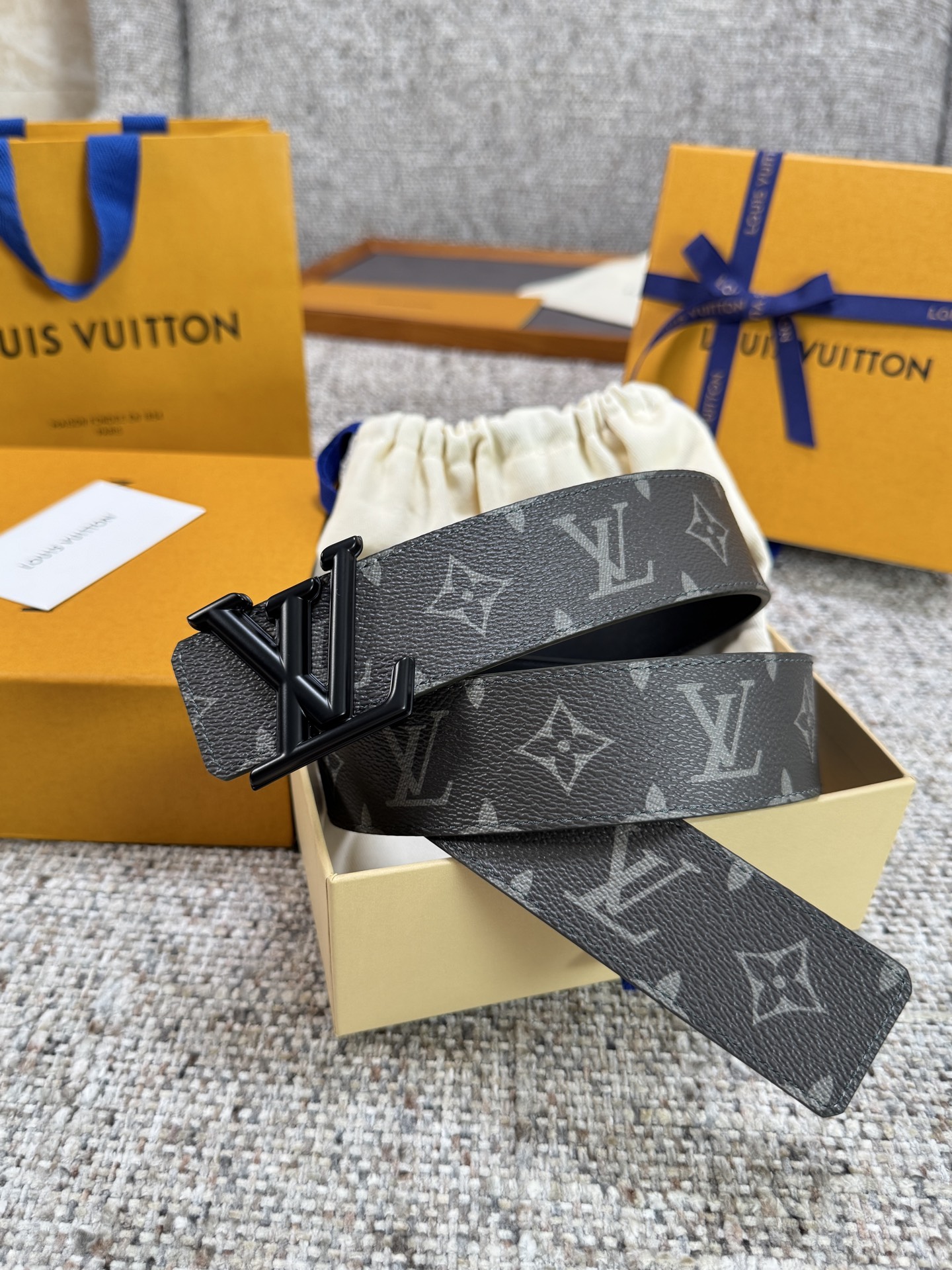 Louis Vuitton LV腰带 PVC皮底系列 原厂五金 精致手工绘边 柔软舒适 宽4.0