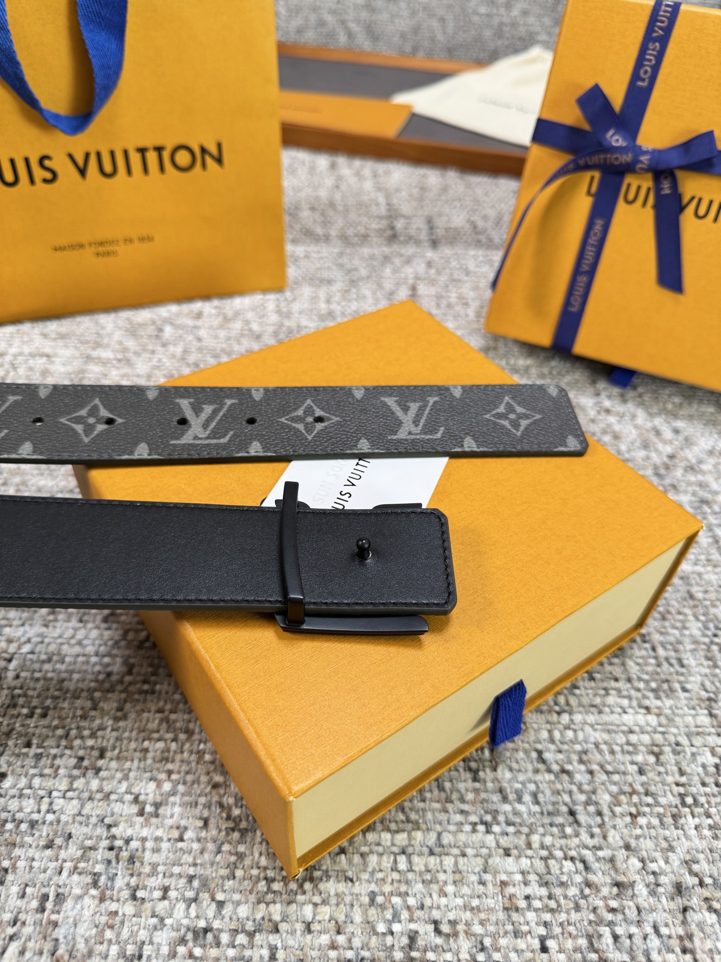 Louis Vuitton LV腰带 PVC皮底系列 原厂五金 精致手工绘边 柔软舒适 宽4.0